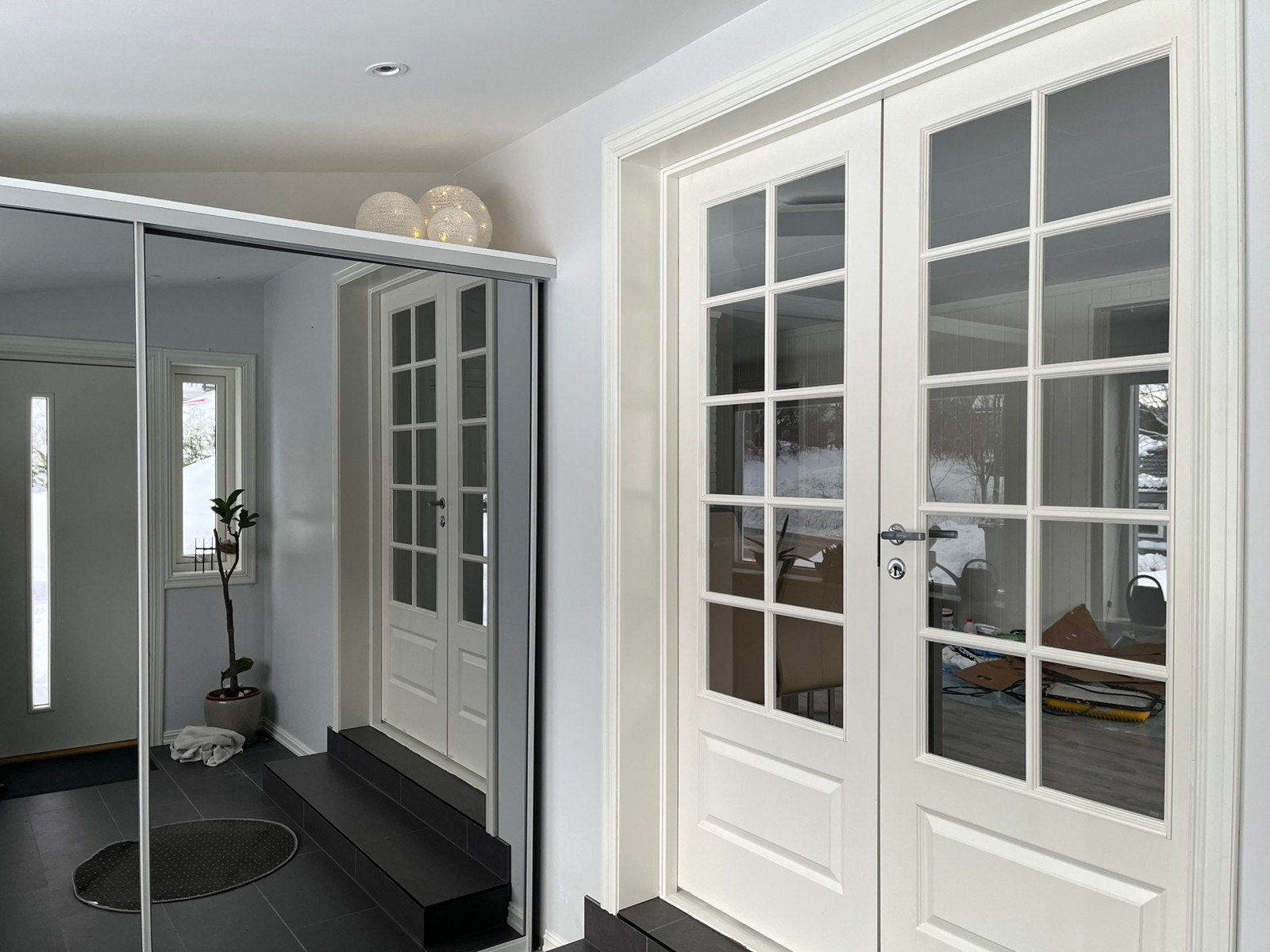 Inngangsparti med skyvedøra garderobe Galleribilde