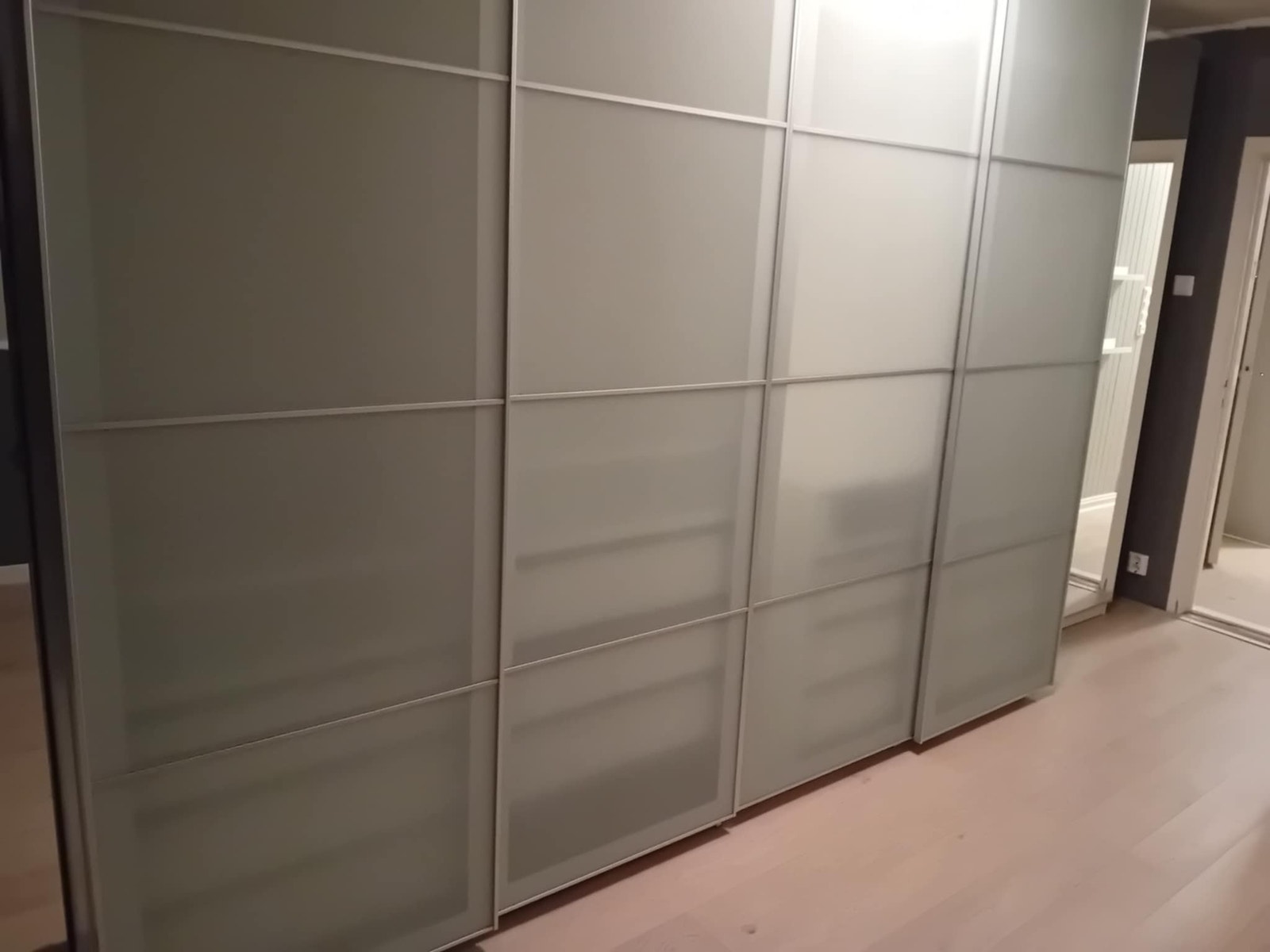 Soverom 1 skapvegg Galleribilde