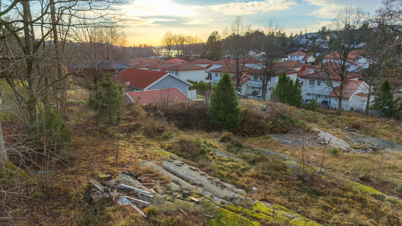Dronebilde tatt 6 meter over bakken som vil tilsvare takterrassen på Liaveien 27B Galleribilde
