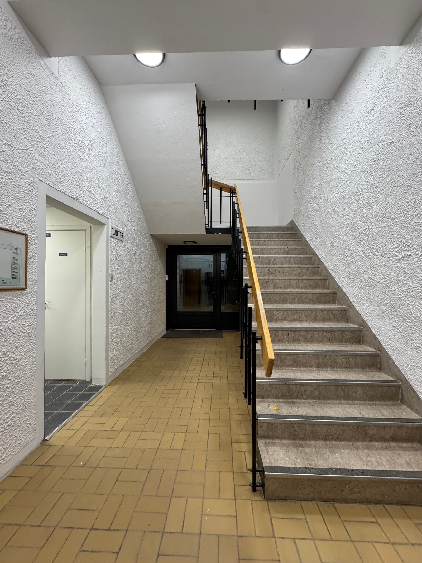 Inngangsparti/trapperom Galleribilde