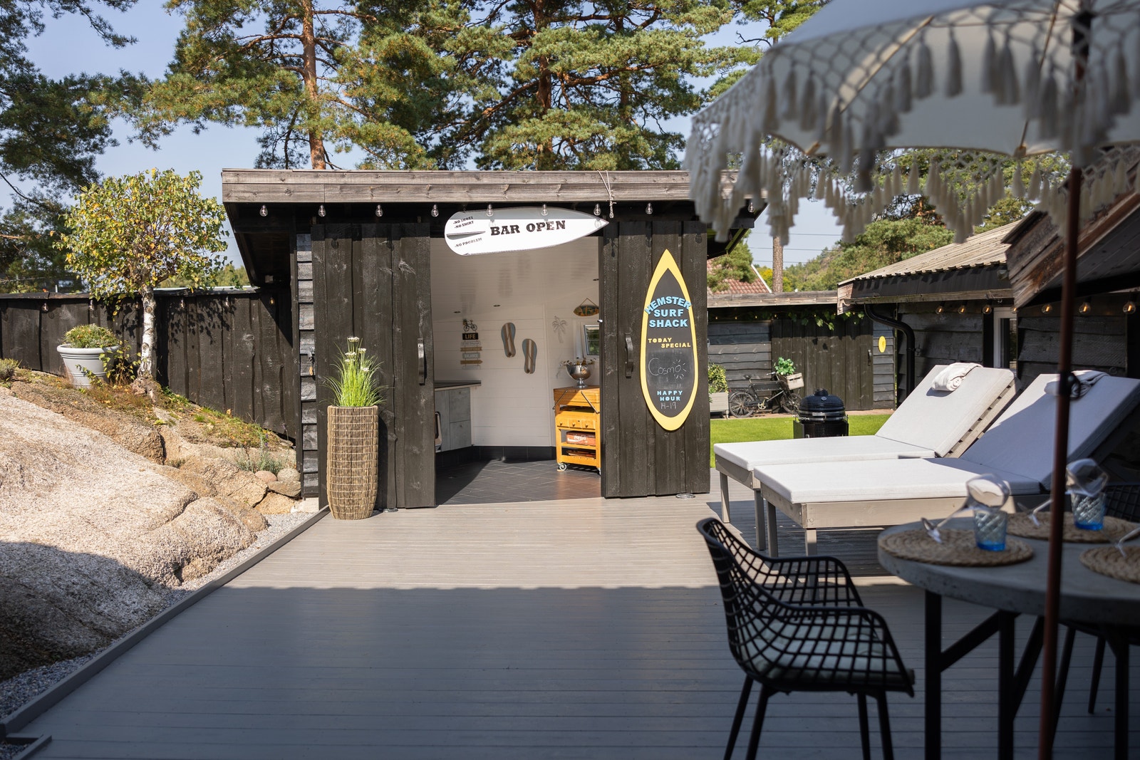 Uteplass med utekjøkken Galleribilde