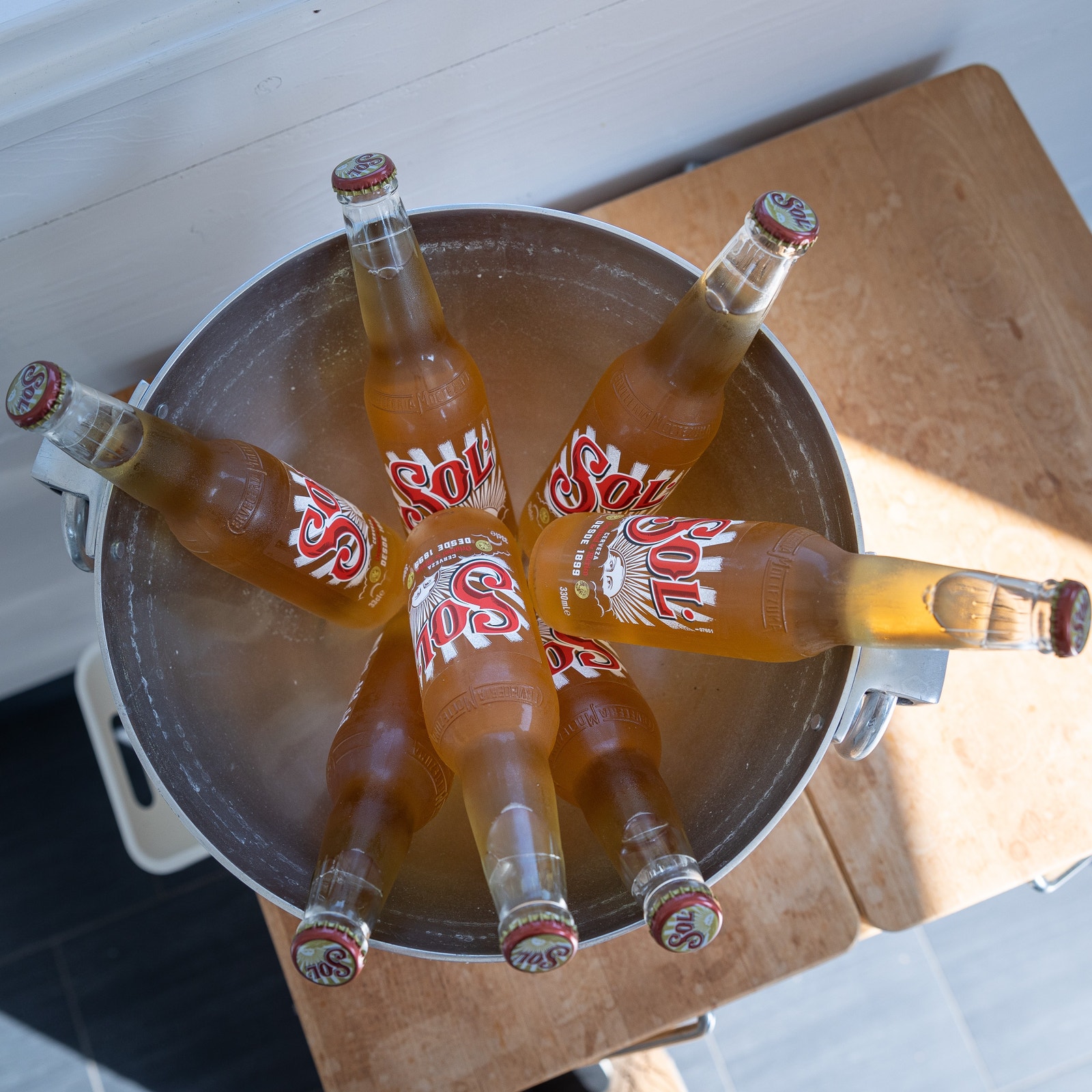 Ta en pils i sola med venner! Galleribilde