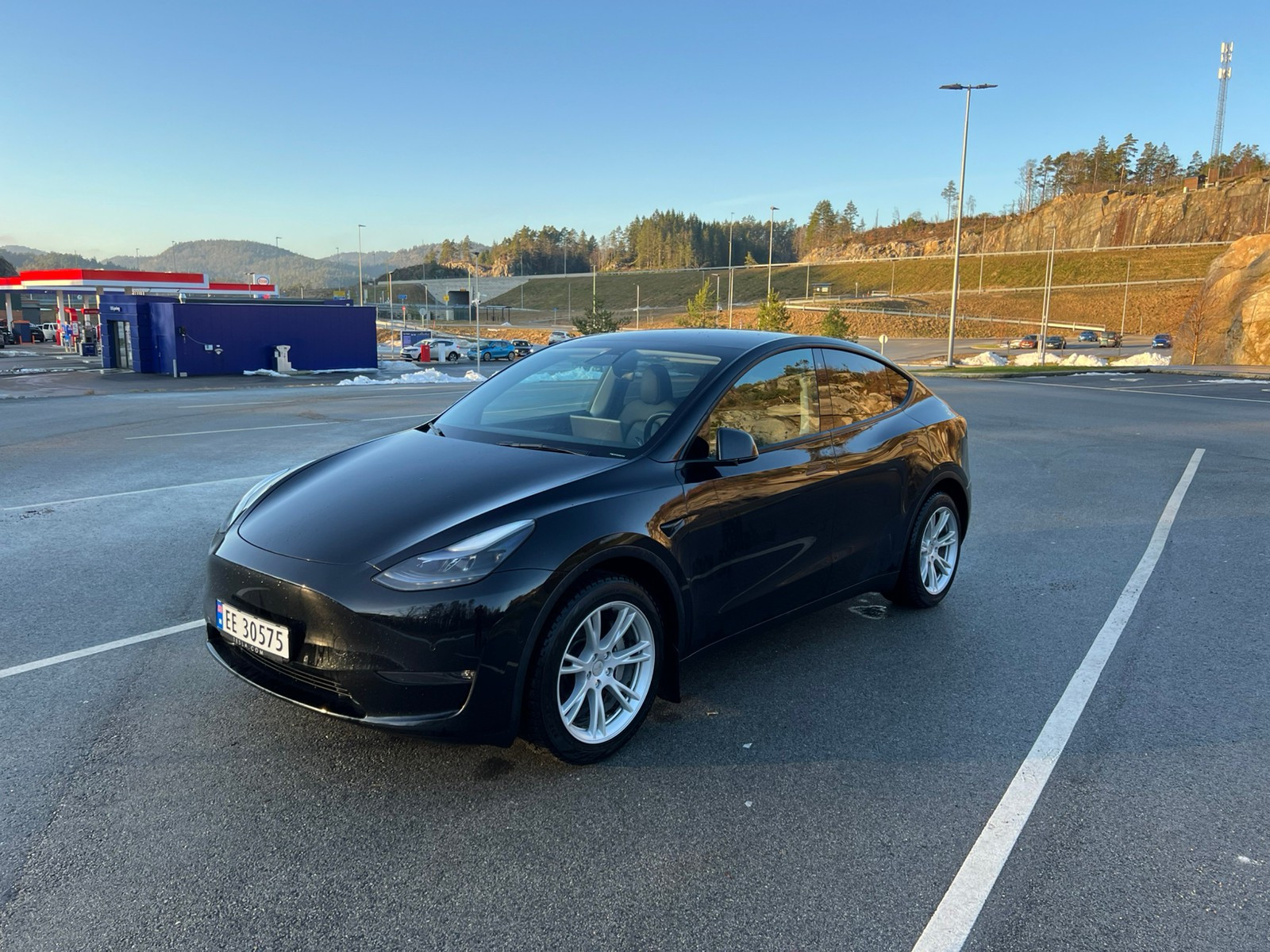 Tesla Model Y Long Range AWD 3
