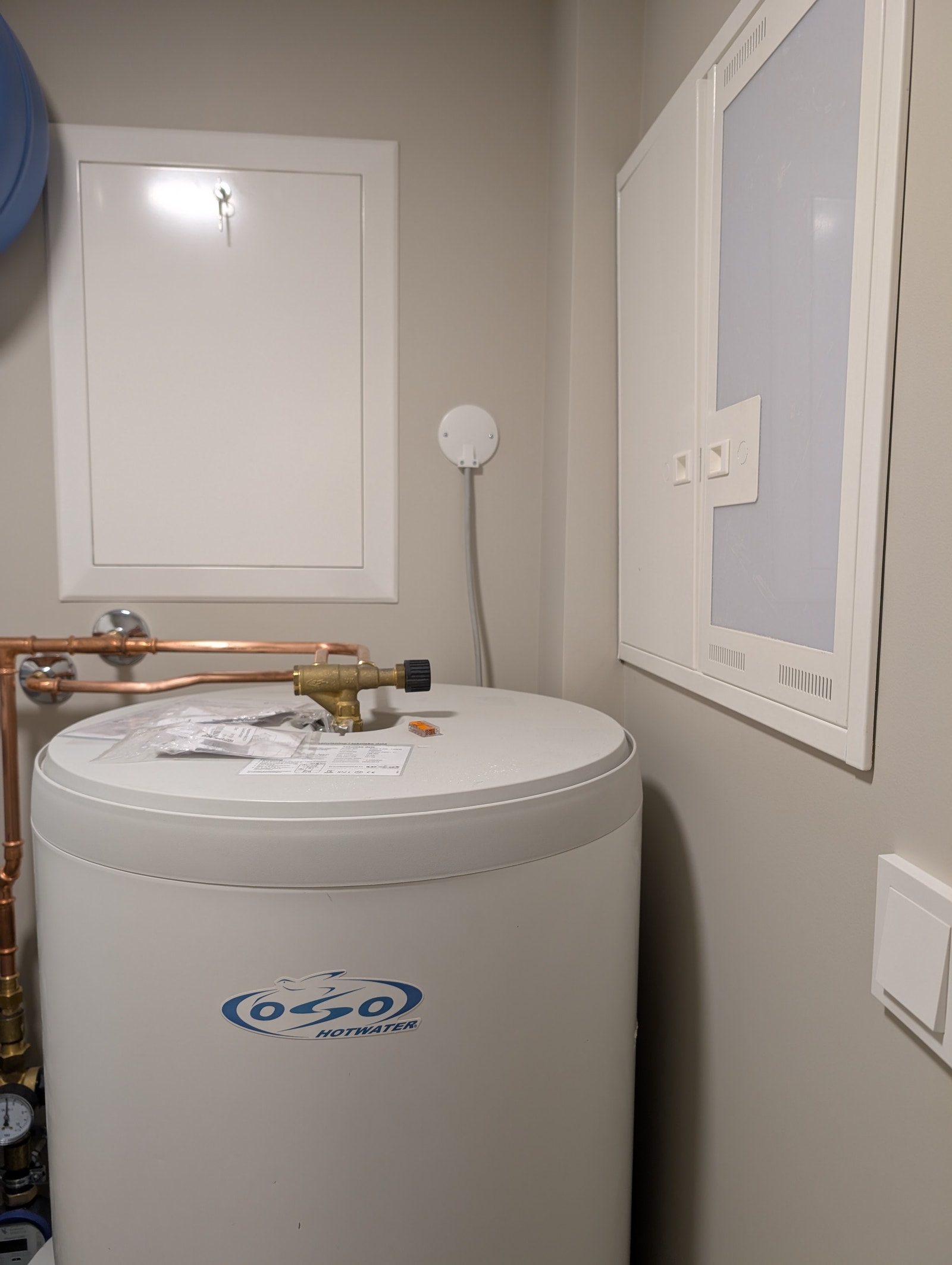 Eget sikringsskap og varmtvannsbereder Galleribilde