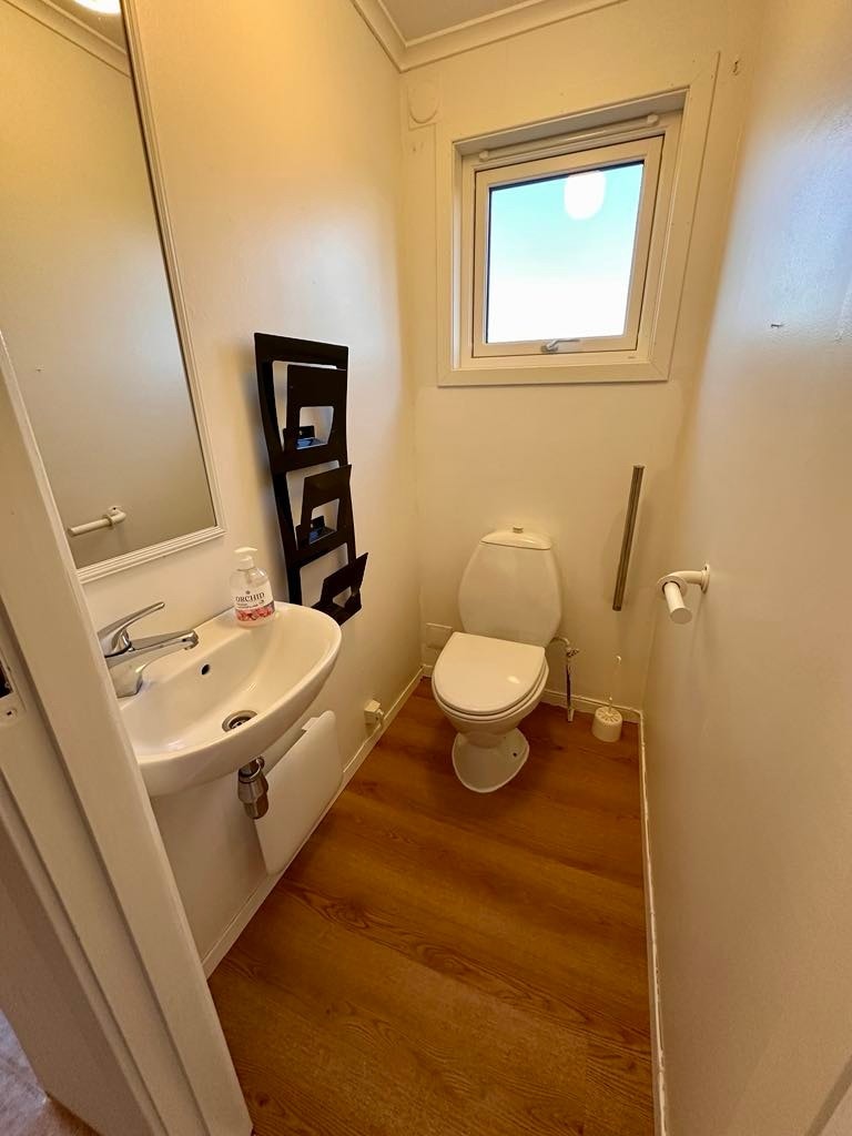 Nytt gulv WC januar 2025 Galleribilde