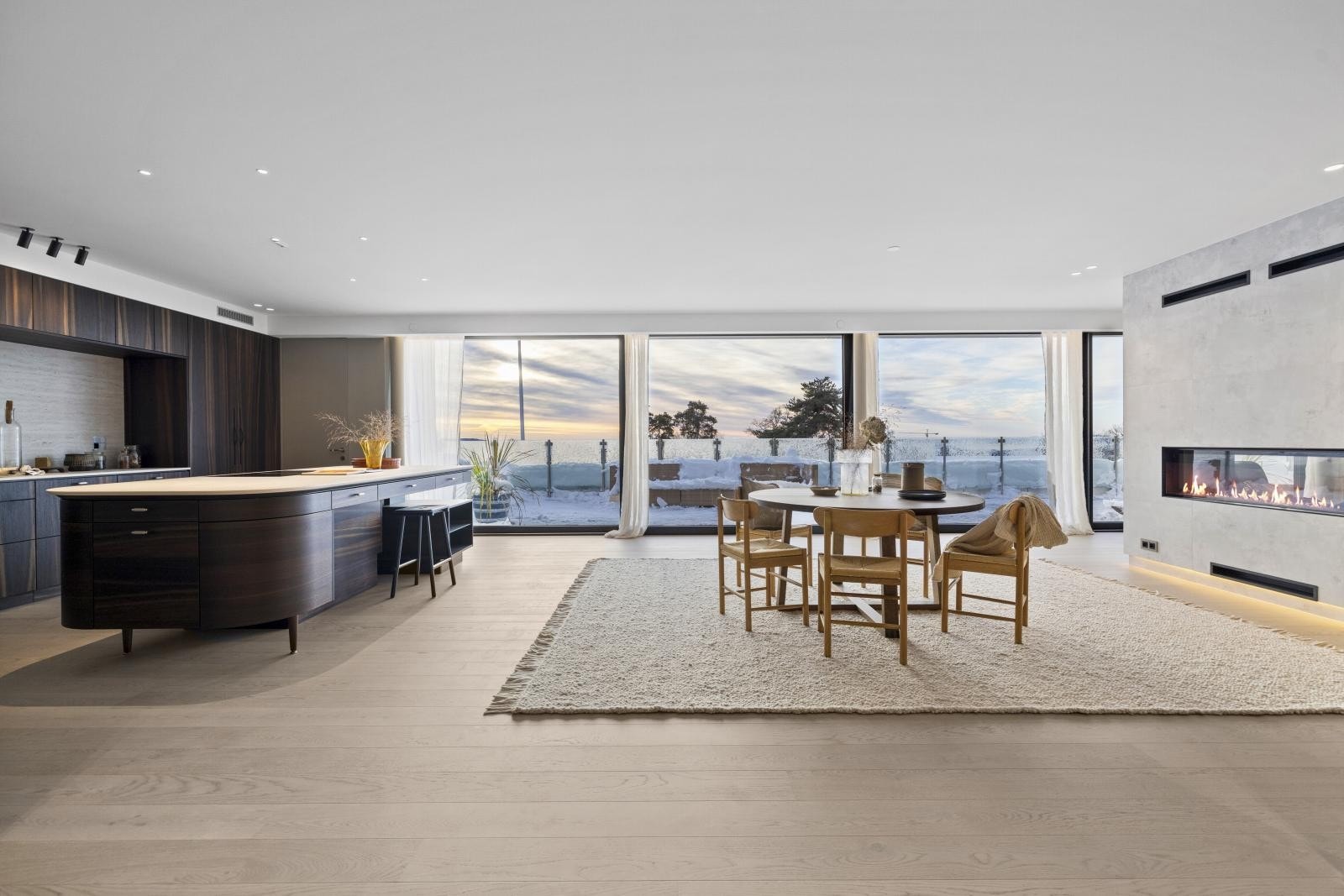 Toppleilighet på 221 kvm med 90 kvm delvis overbygget terrasse mot syd og vest Galleribilde