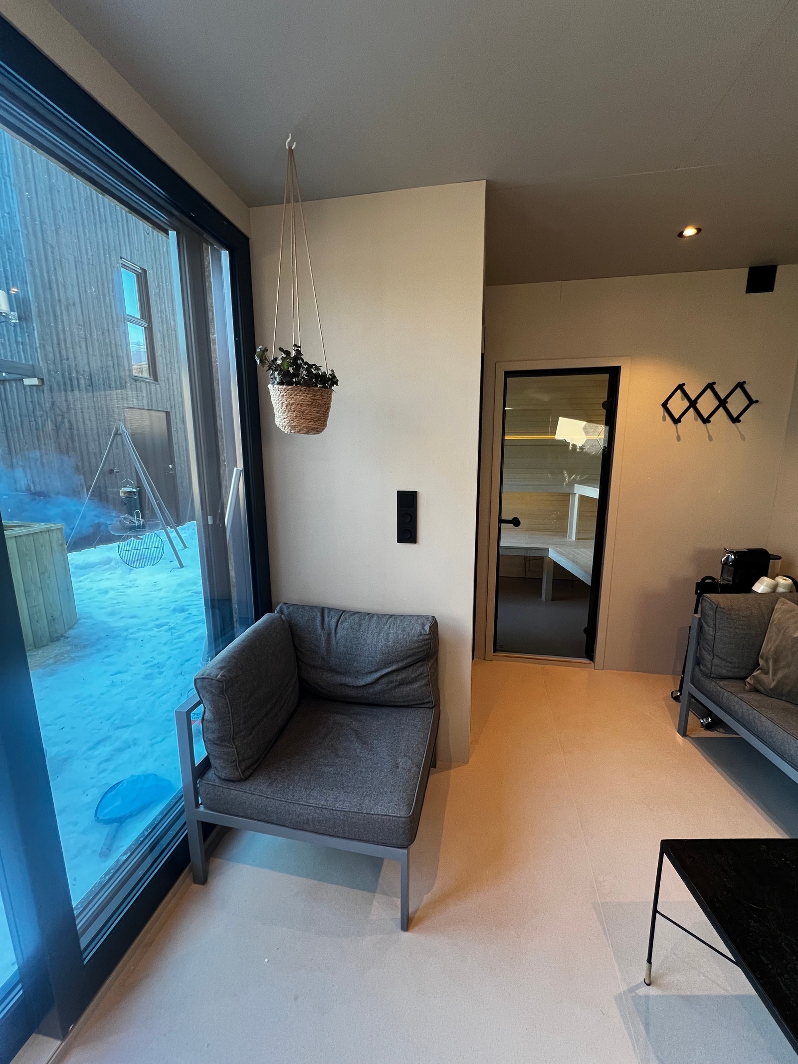 Utestue med inngang til badstu og jacuzzi rett utenfor Galleribilde