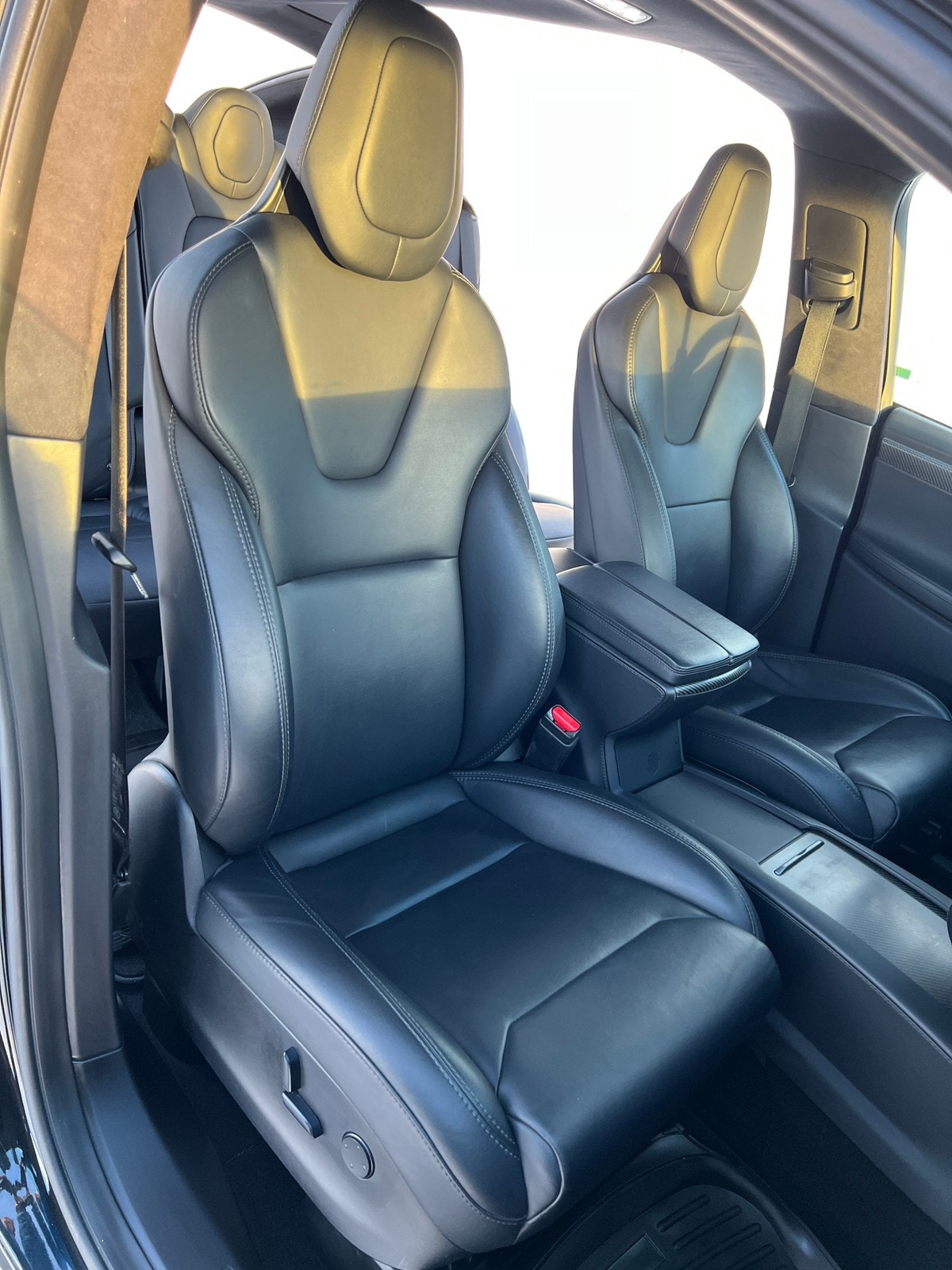 Tesla Model X 33