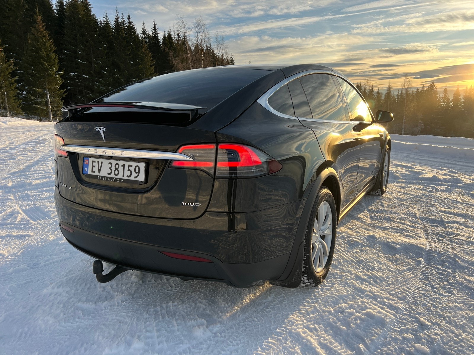 Tesla Model X 11