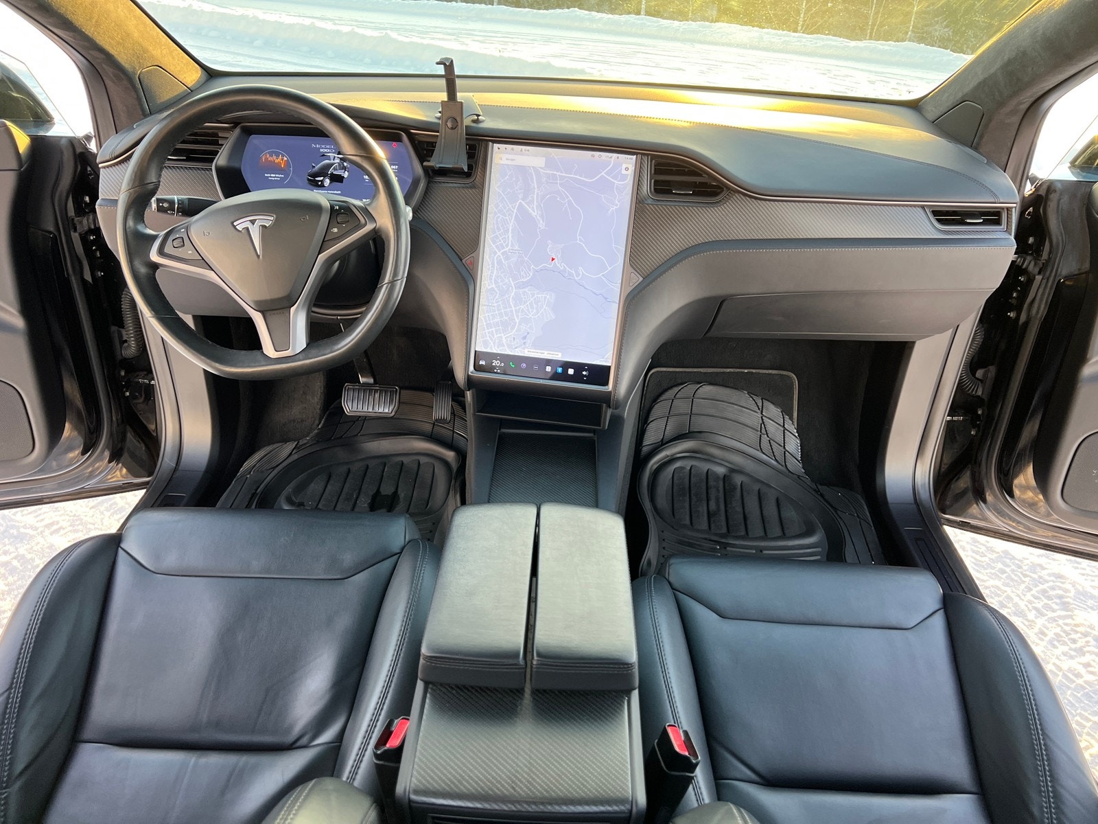 Tesla Model X 37