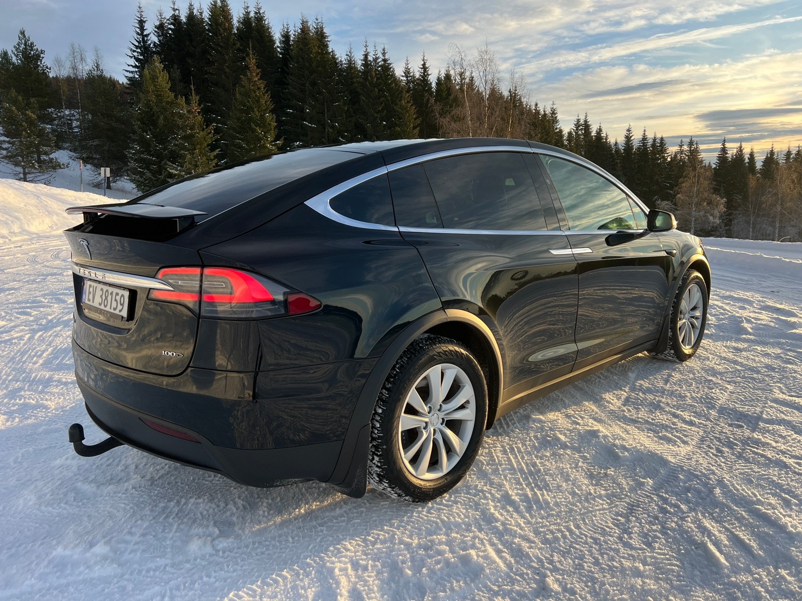 Tesla Model X 7