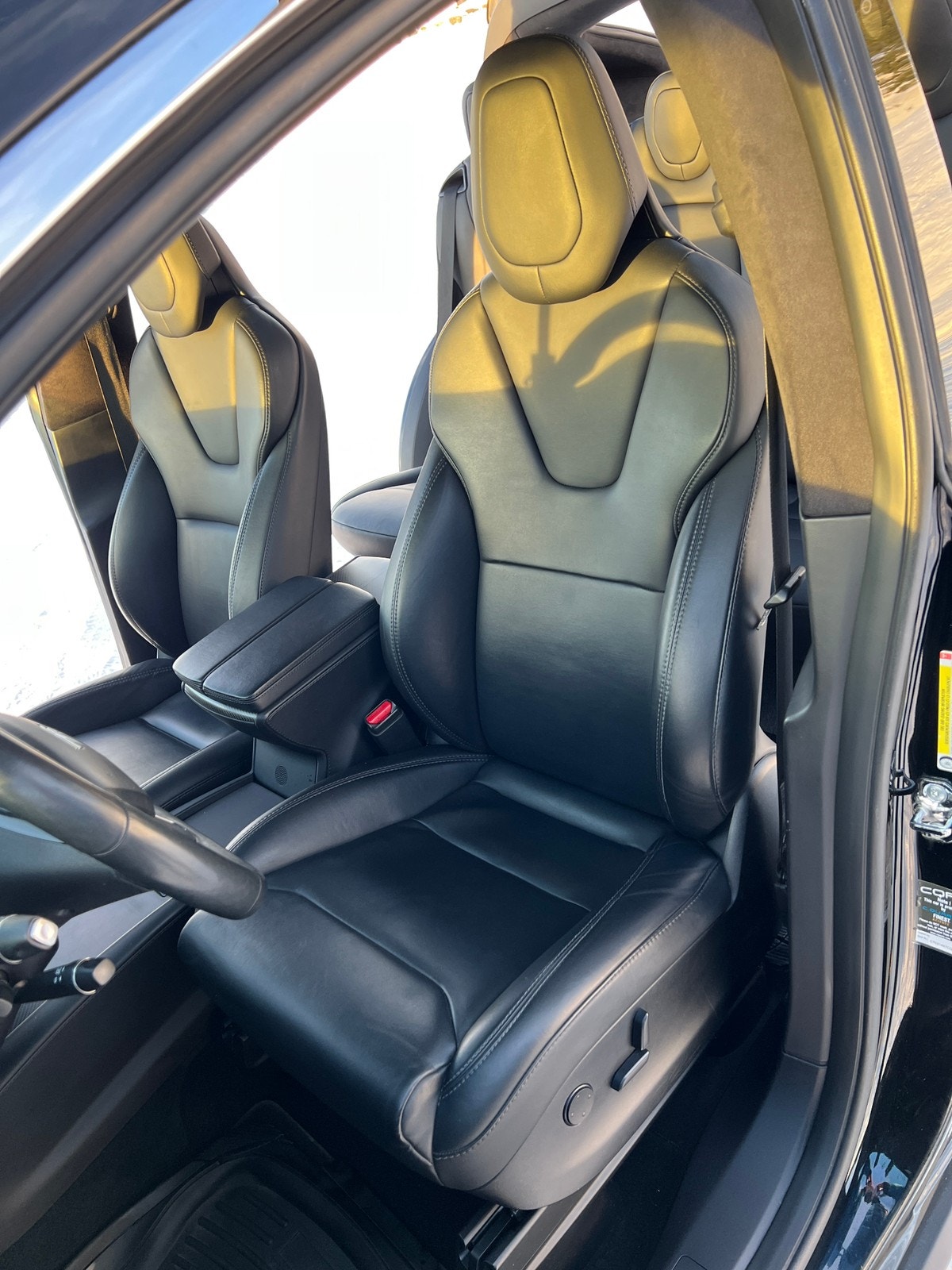 Tesla Model X 35