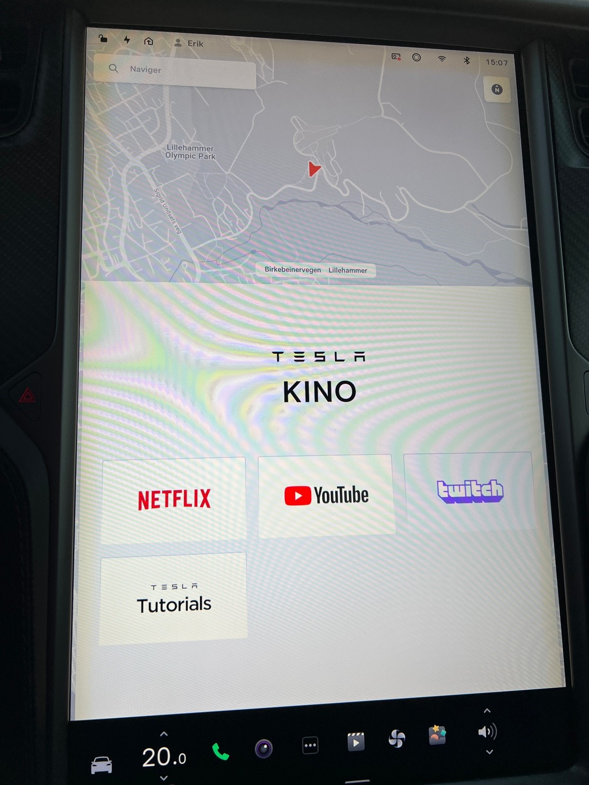 Se tv i bilen. Tilgang til Netflix med mer