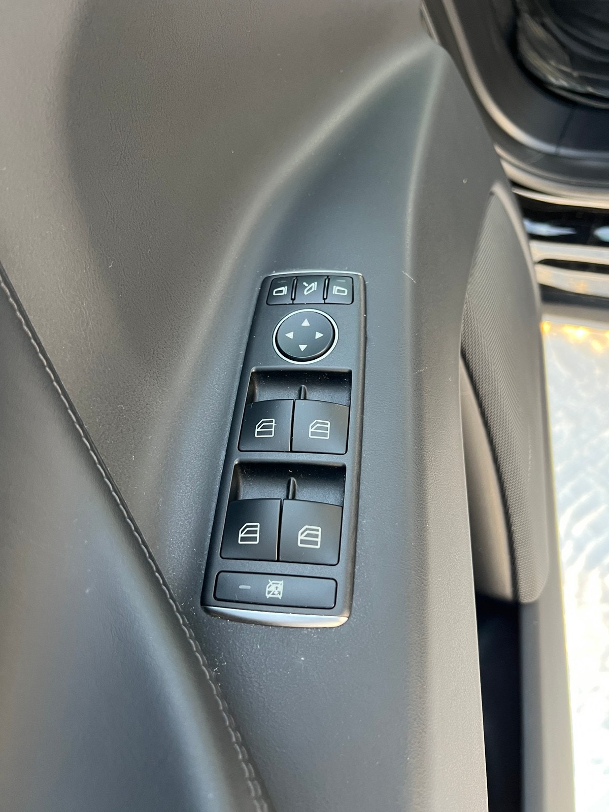 Tesla Model X 36