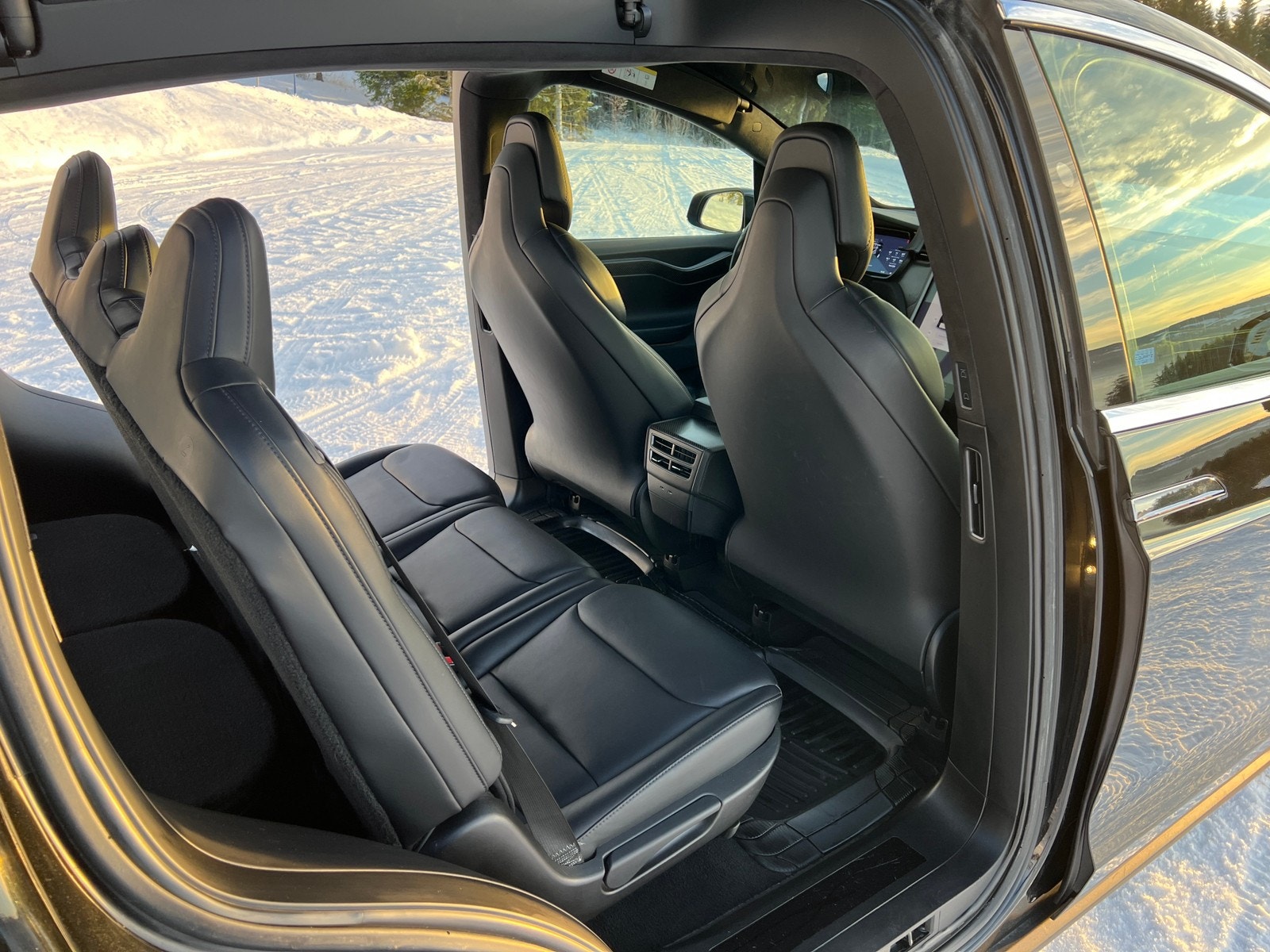 Tesla Model X 29