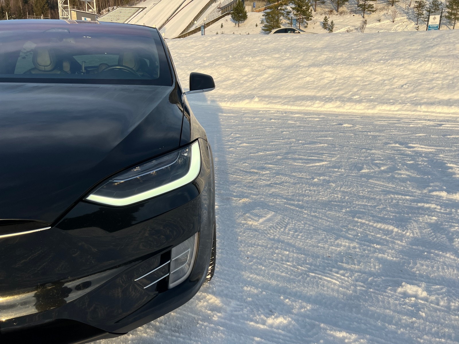 Tesla Model X 3