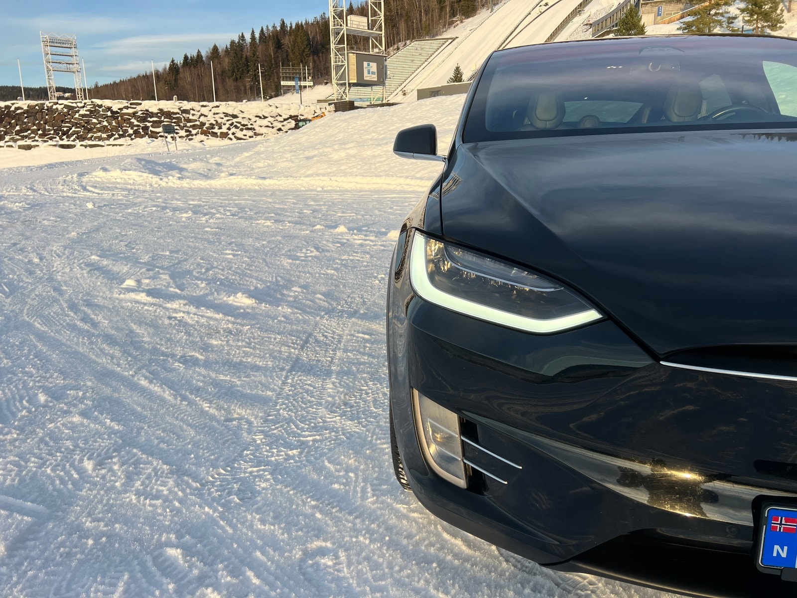 Tesla Model X 4