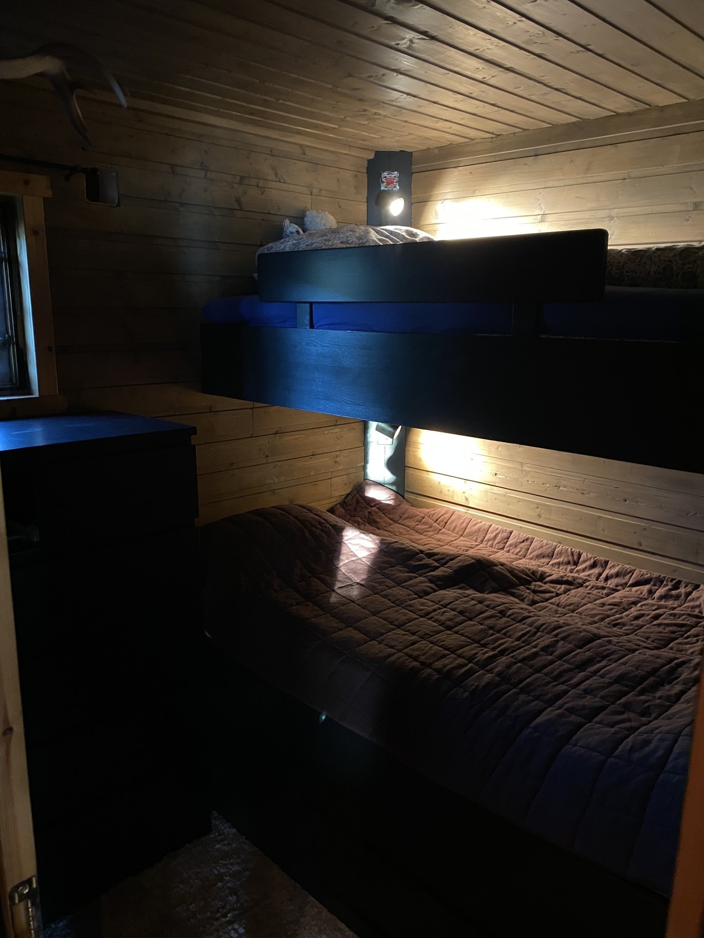 sov med plass bygget seng Galleribilde