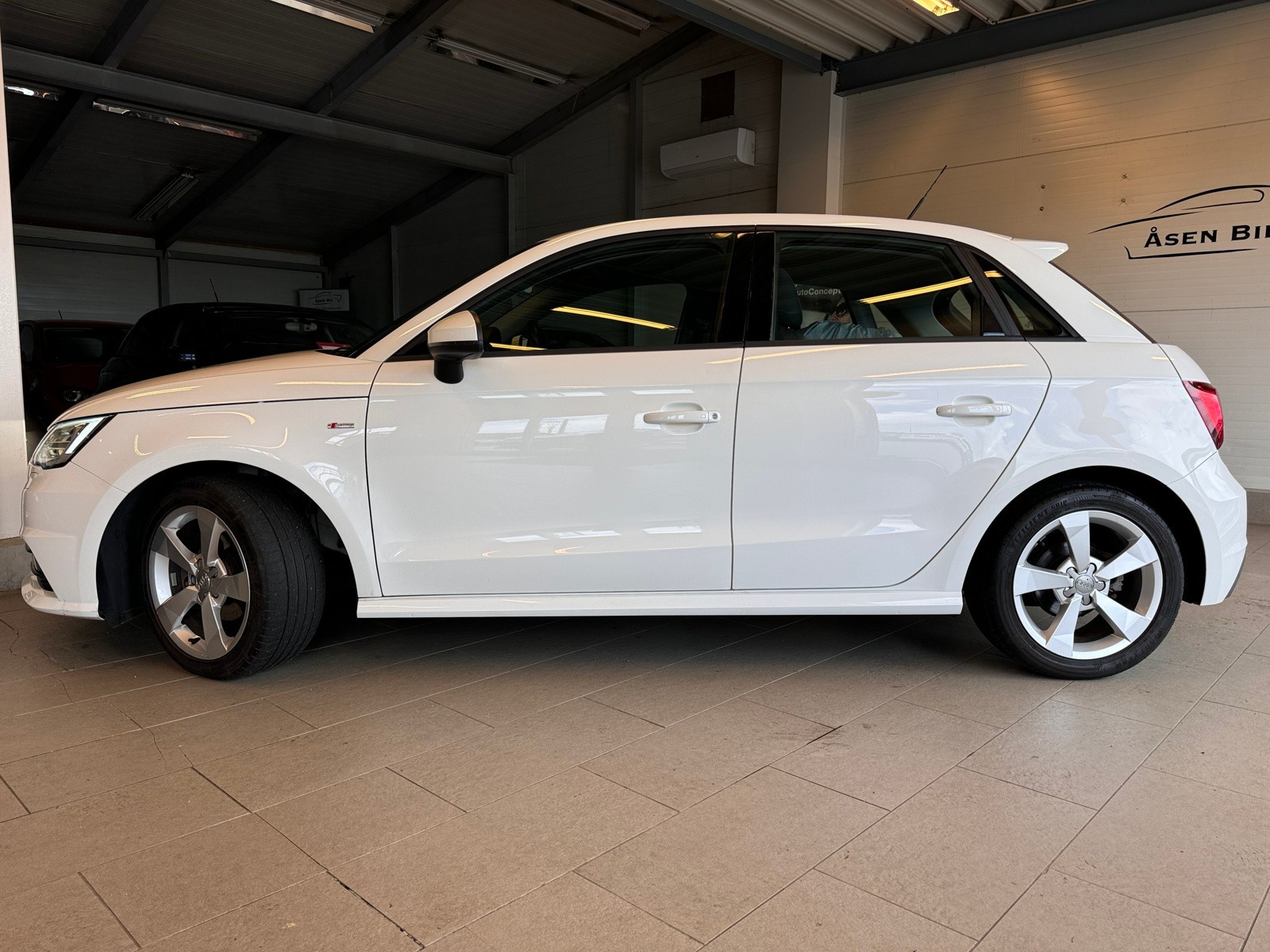 Audi A1 SPORTBACK-TFSI-95HK-S-TRONIC-AUTOMAT*S-LINE*DAB+BT*PDC 3