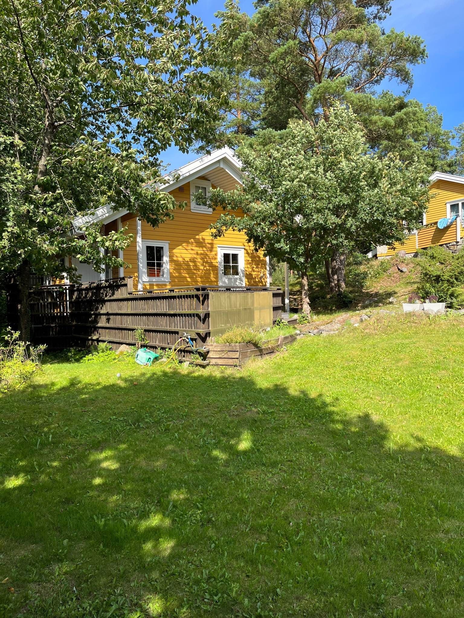 Bildet fra hagen mot anneks. Galleribilde