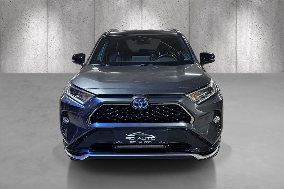 Toyota RAV4 Plug-in Hybrid 3