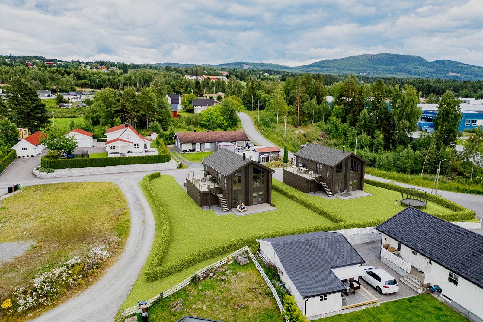 Prosjektet består av 2 eneboliger på ca. 130 kvm BRA Galleribilde