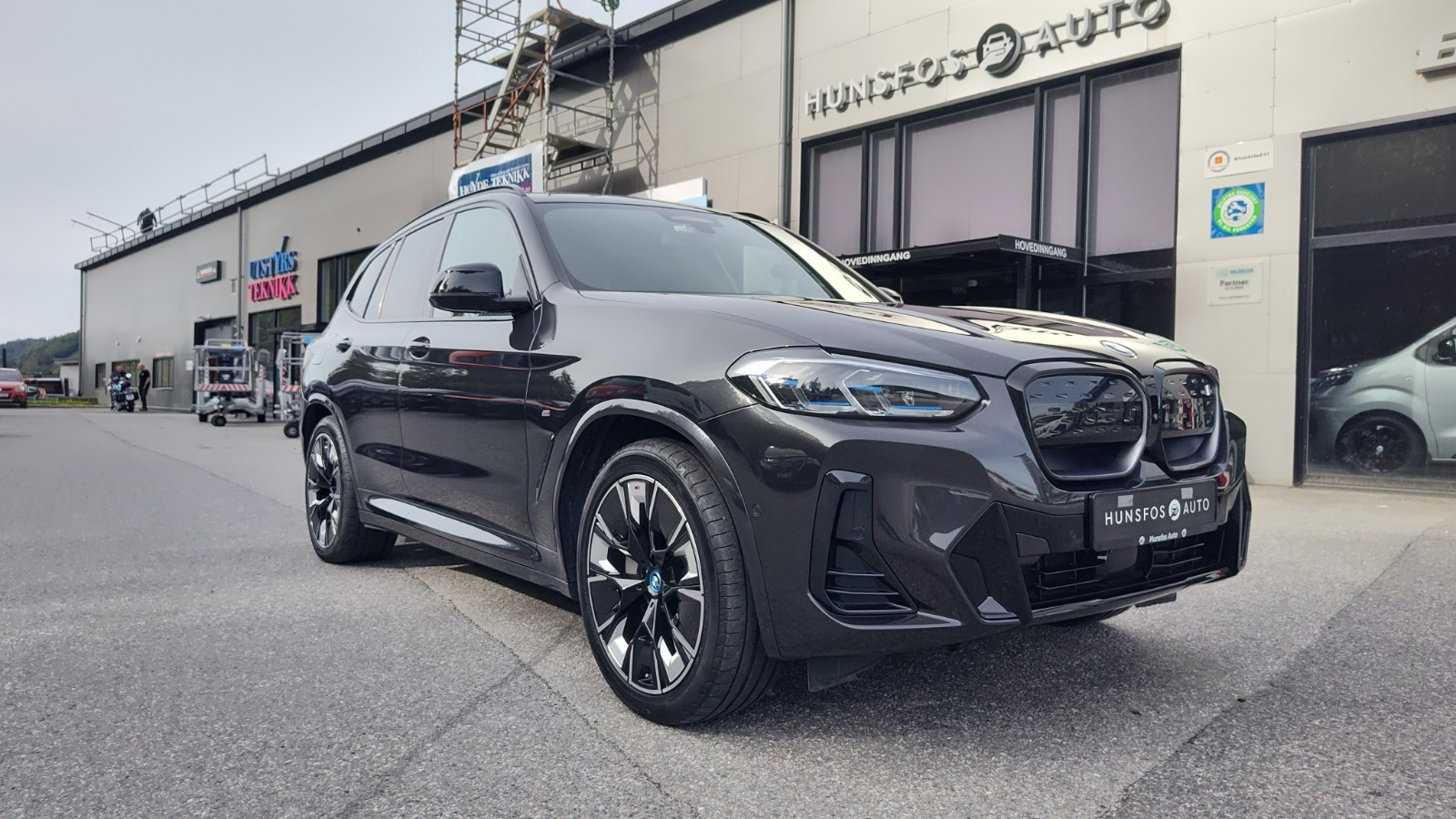 BMW iX3 M Sport-Fully Charged-HUD-360-Panorama-H&K-Laser-Keyles 3