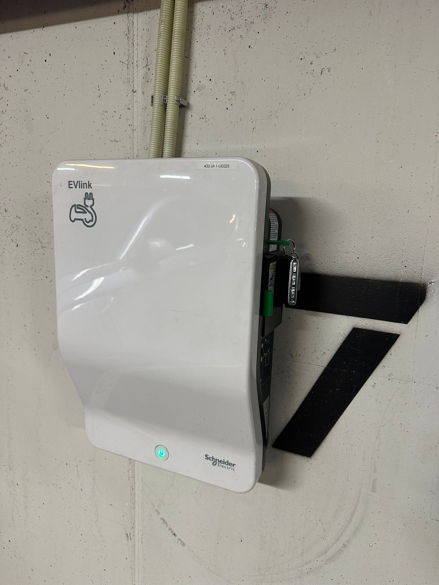 El-bil lader fra Schneider Electric Galleribilde
