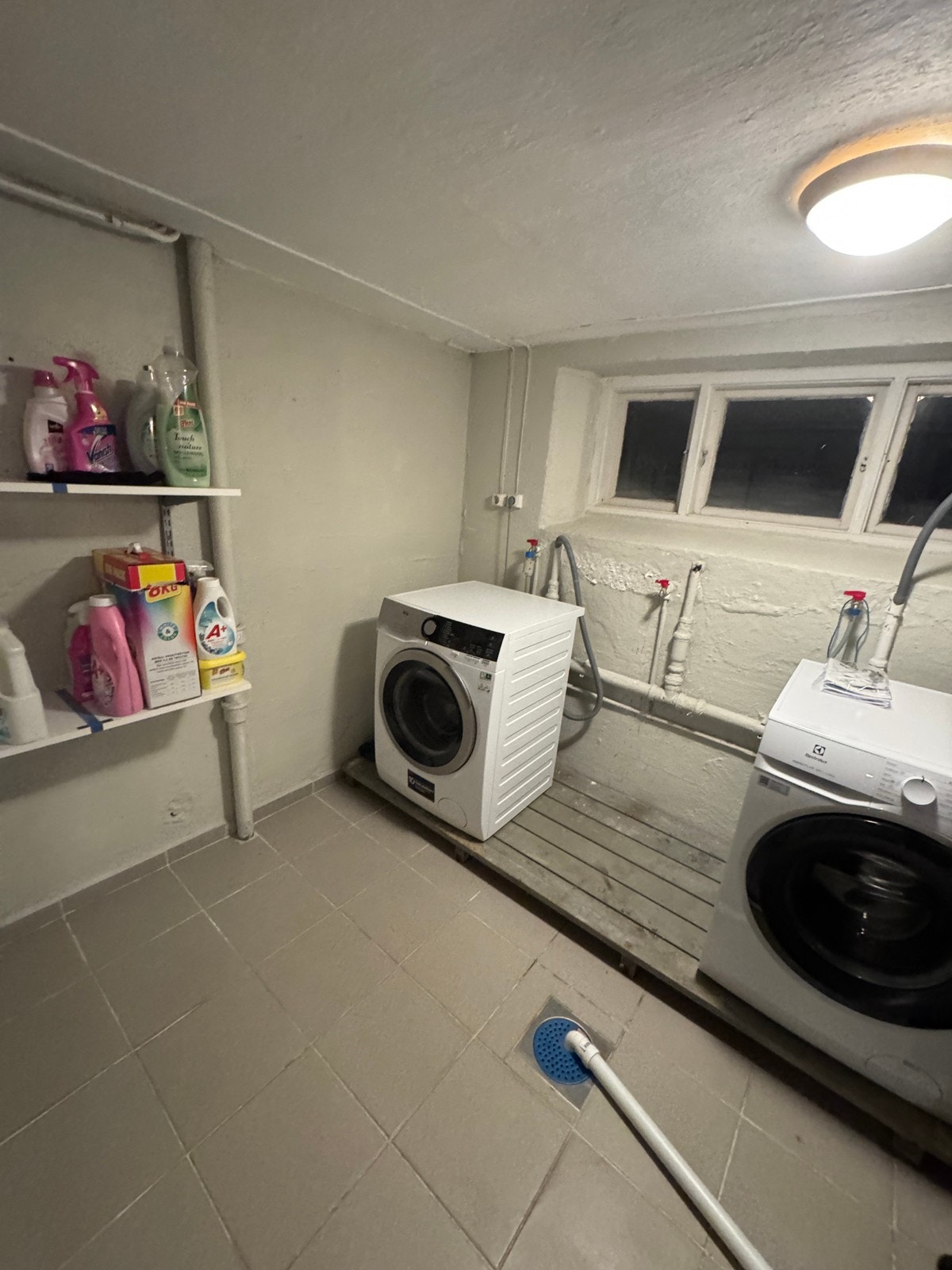 Vaskerom Galleribilde