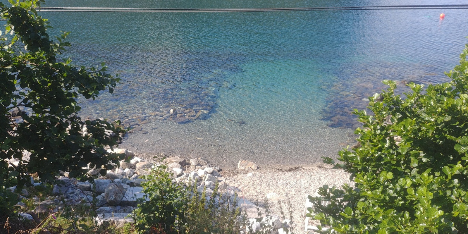 Badestrand 30 meter frå hytta Galleribilde
