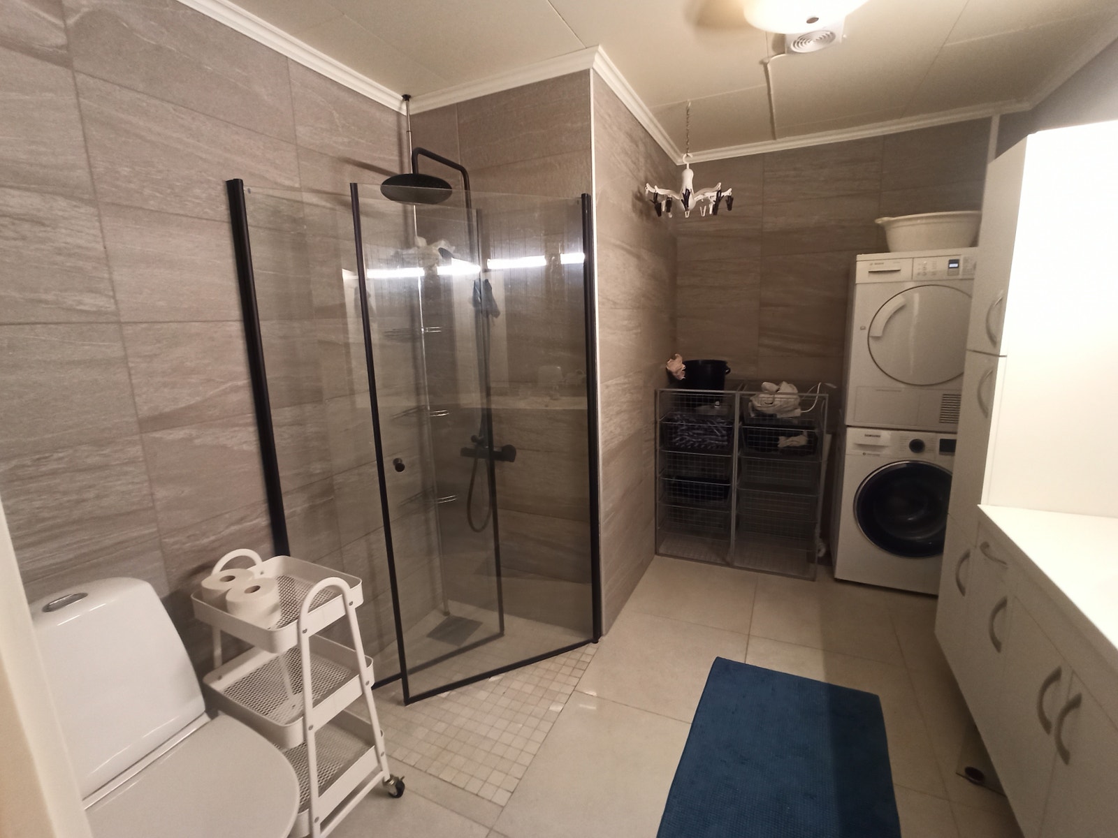 Bad, wc, dusj, vaskemaskin og tørketrommel Galleribilde