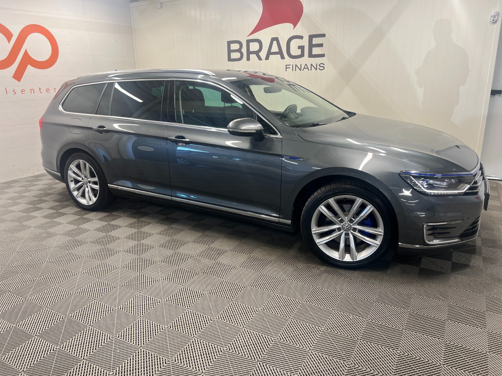 Volkswagen Passat GTE* WEBASTO* KROK* KAMERA* ACC* PDC* KEYLESS* 3