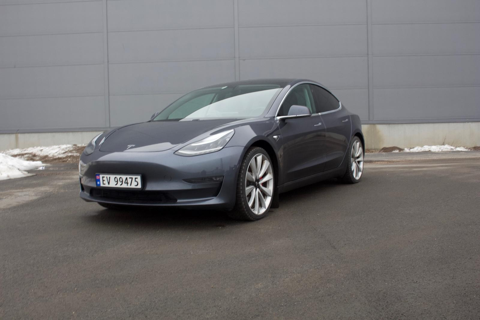 Tesla Model 3 PERFORMANCE DUAL MOTOR // 21.000km!!