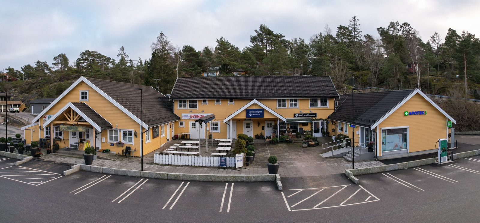 Ødegårdskilen: restaurant, pub, og apotek Galleribilde