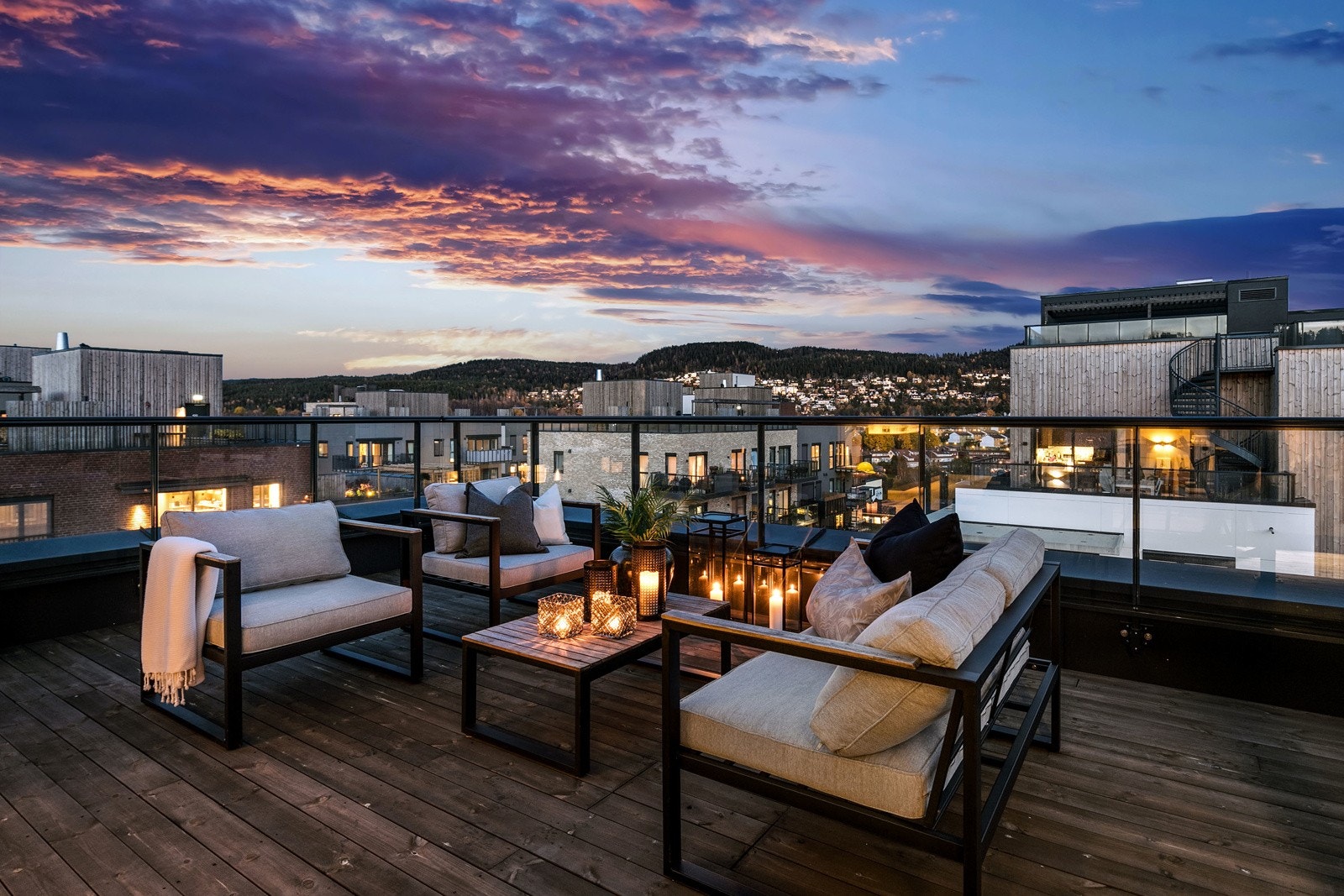 Velkomen til Fjorten! Her får du store og solrike takterrasser. Ingen leiligheter er like og har sin egen identitet. Galleribilde