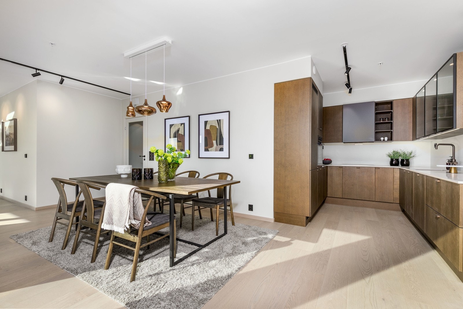 I samarbeid med lysdesigner (Stokkan lys) får leilighetene en helhetlig belsyning både innvendig og utvendig. Galleribilde