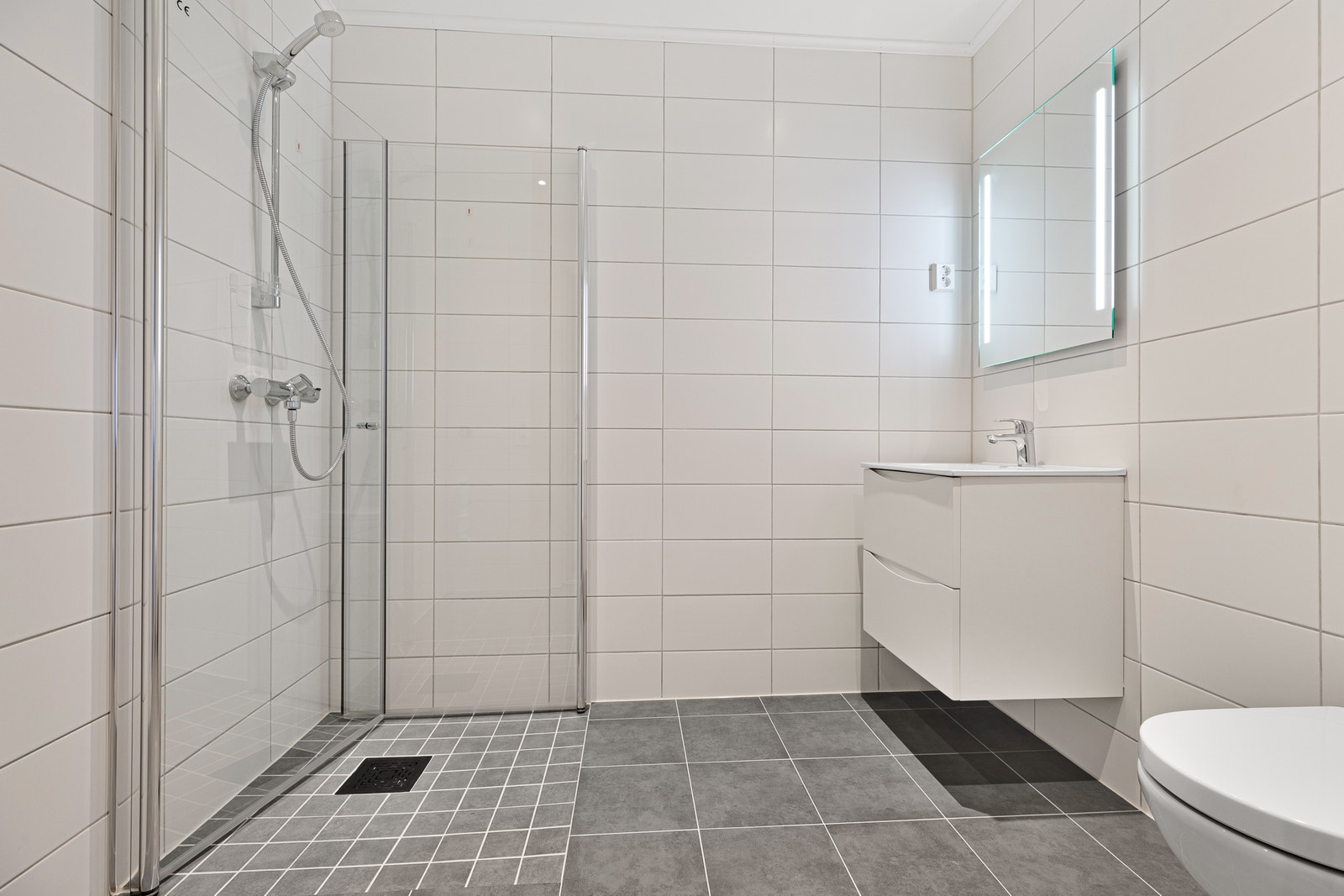 Nedesenket dusj Galleribilde