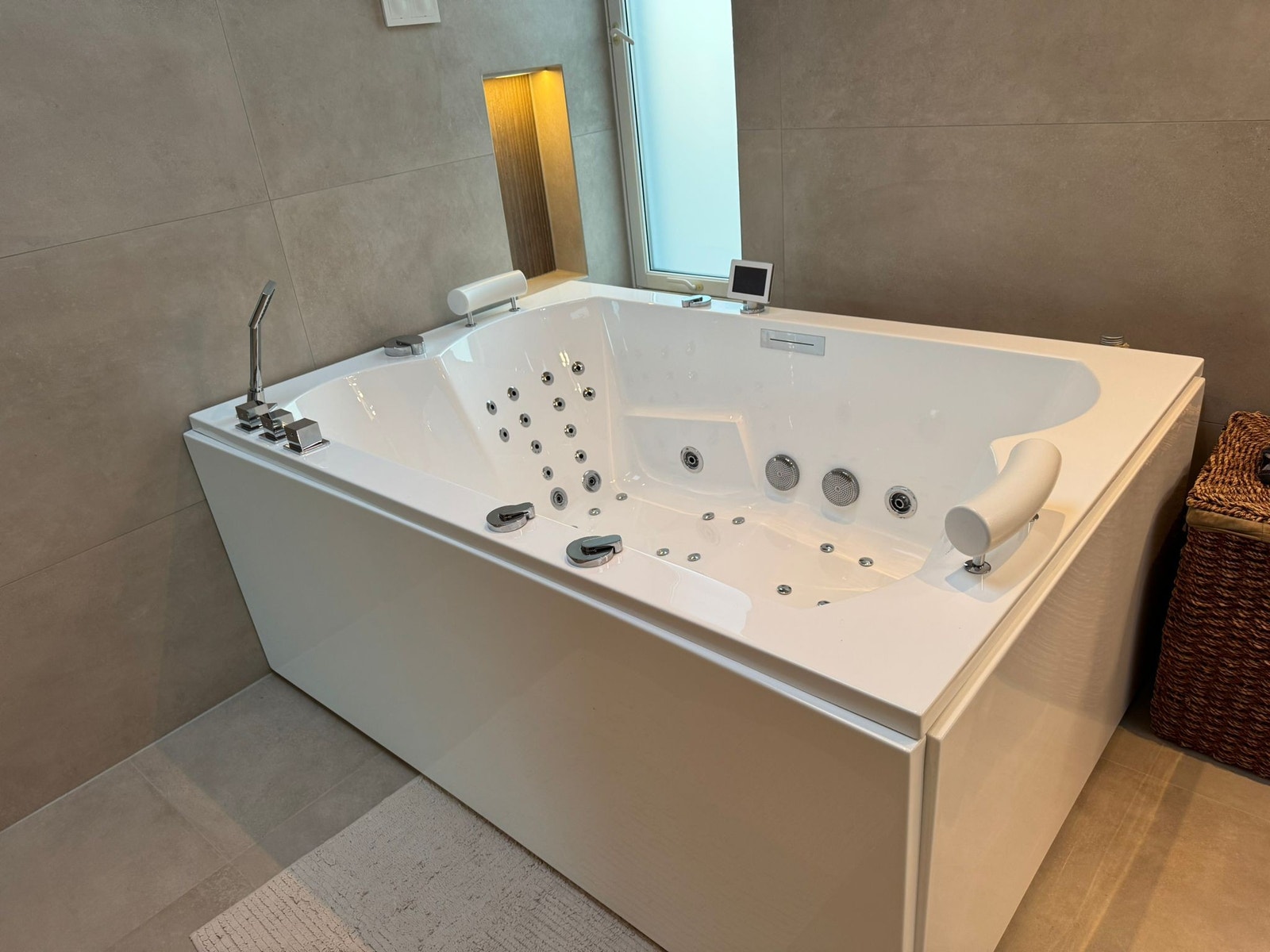 Massage bath Galleribilde