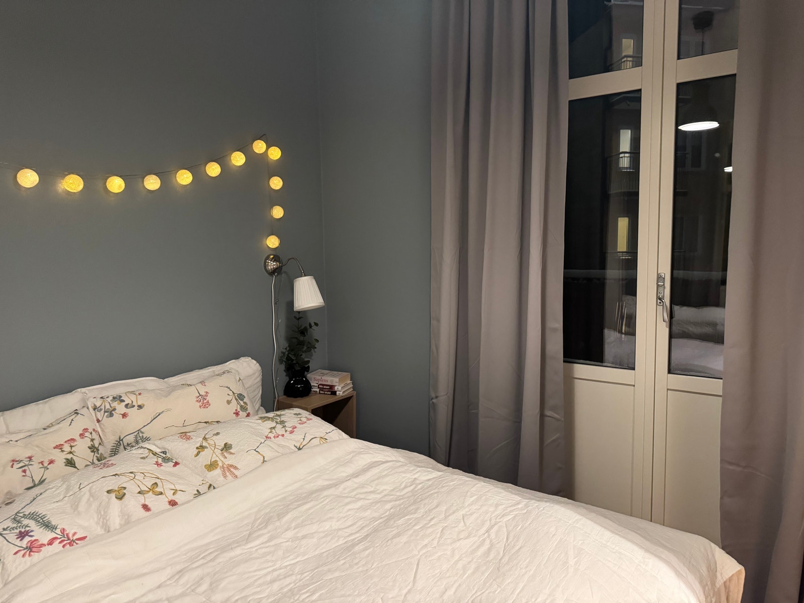 Soverom med utgang til balkong Galleribilde