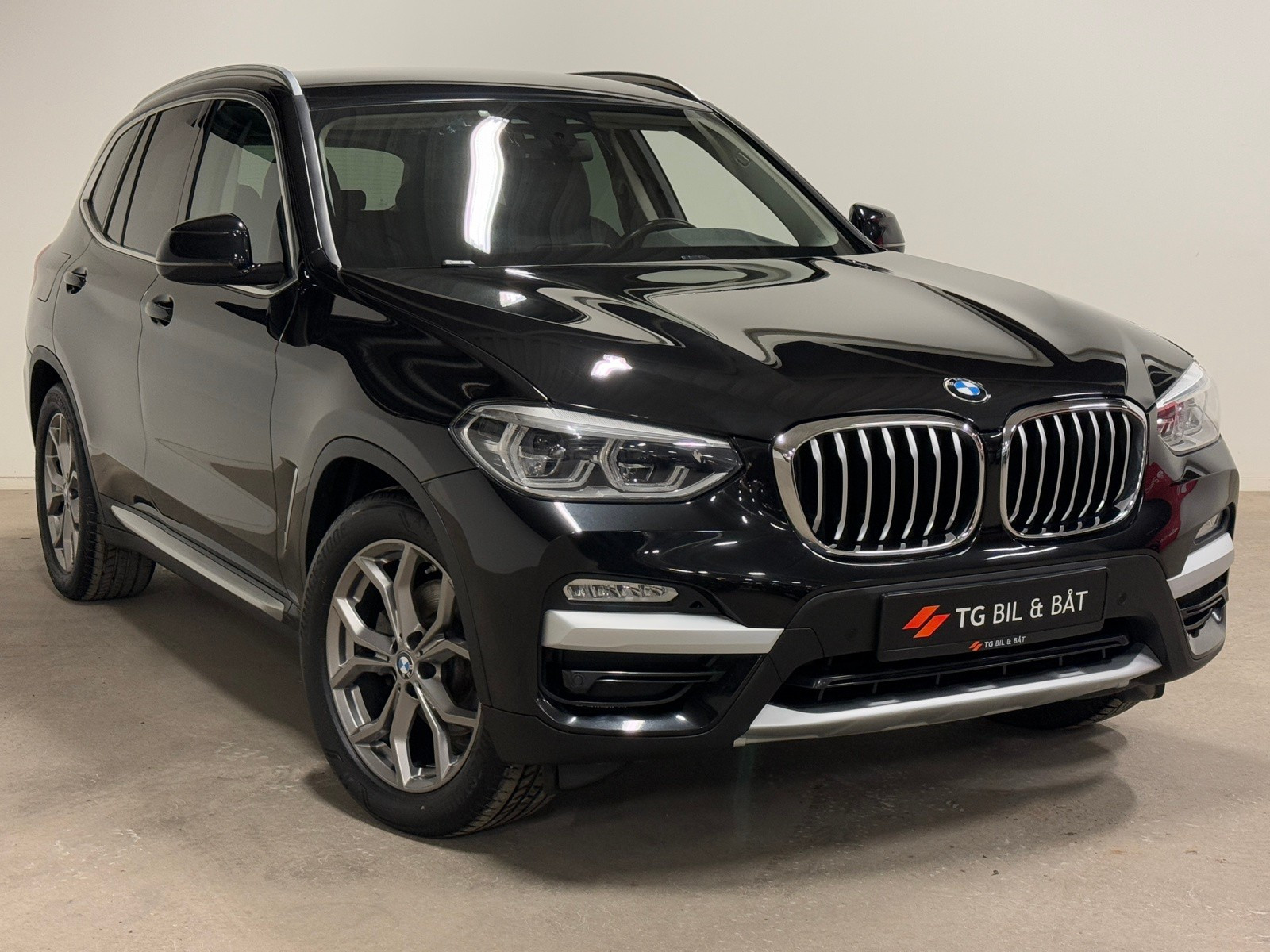 BMW X3 xDrive20d 190HK X-Line - A.LED/WEBASTO/NAVI/D.KEY/KROK 2