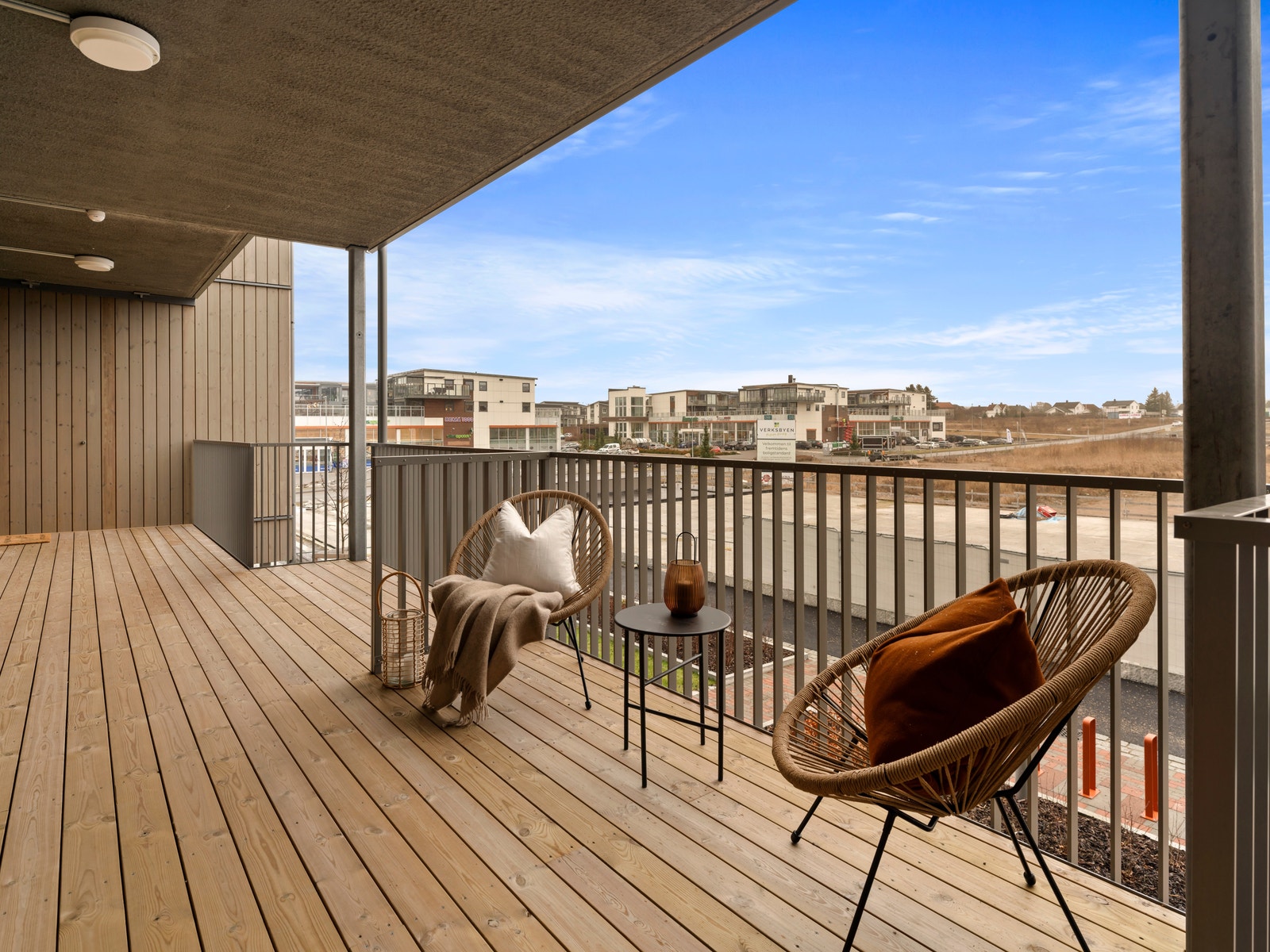 Utenfor inngangsdøren finner du kaffebalkongen med morgen- og formiddagssol. Galleribilde