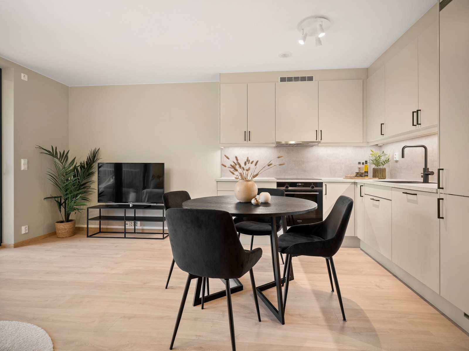 Hvitevarene er integrerte fra Simenes StudioLine Galleribilde