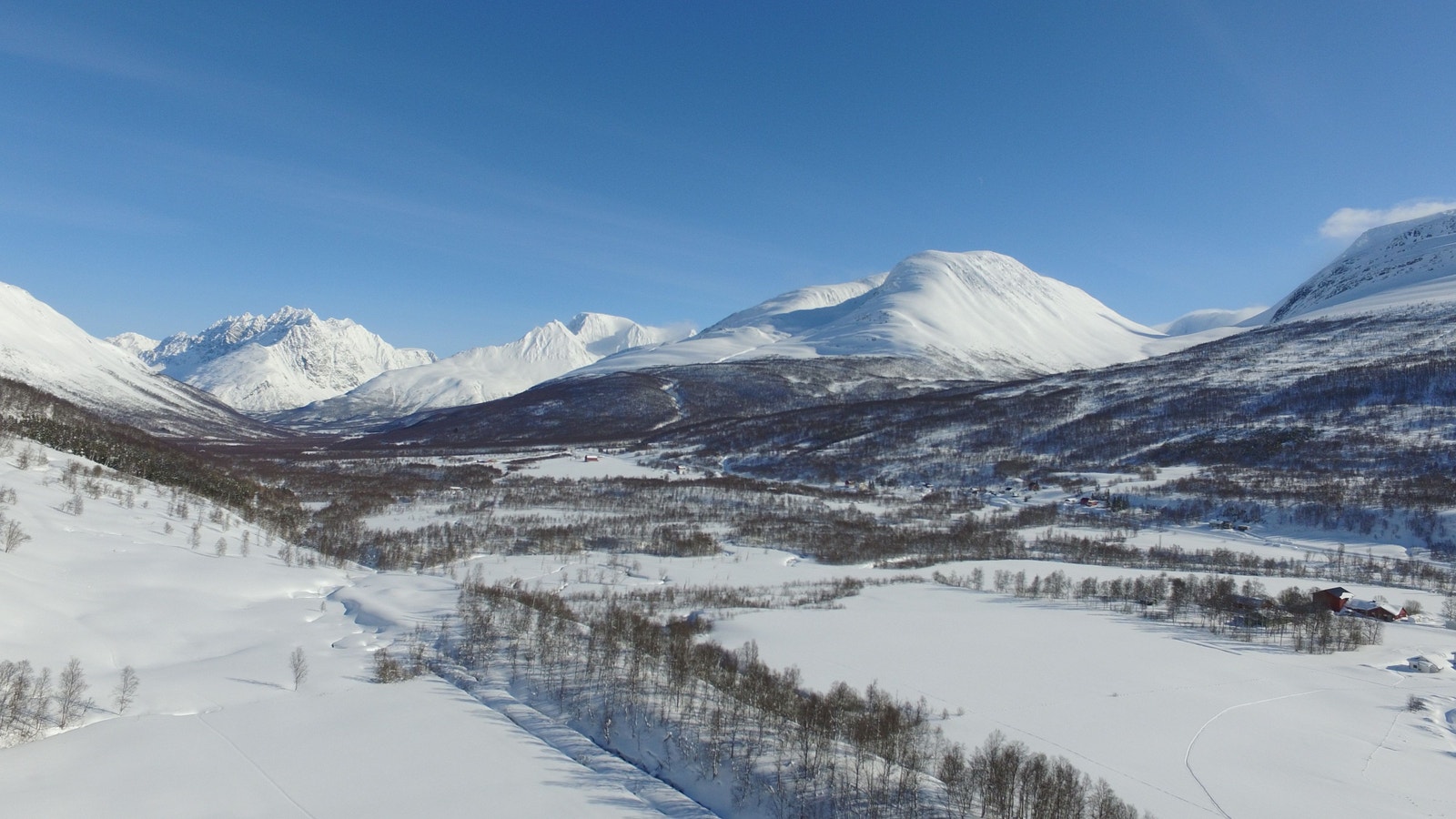 Gården ligger nederst til høyre i bildet Galleribilde