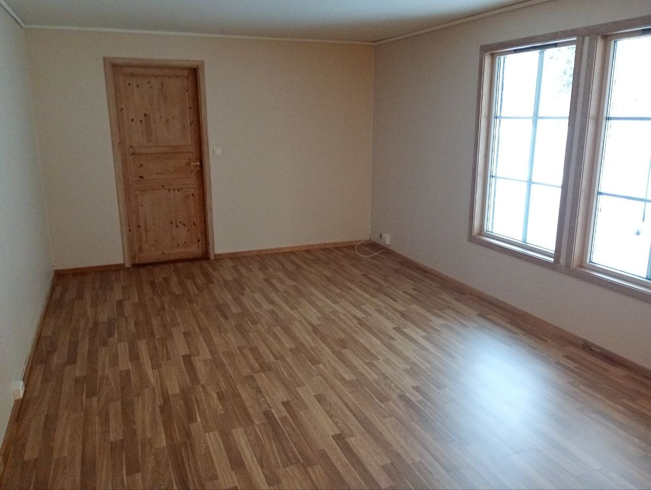 stue mot balkong Galleribilde