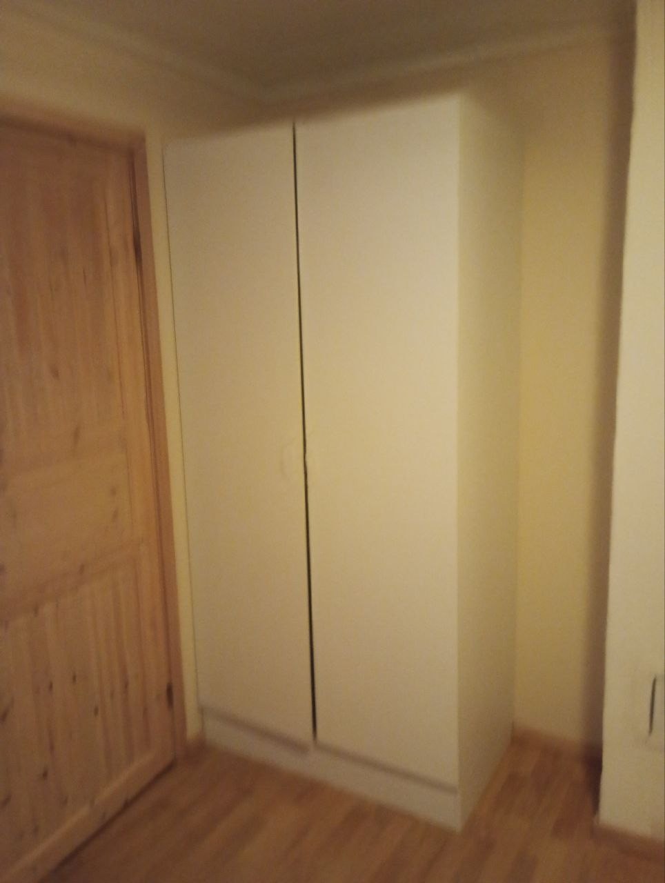 klesskap 1 på soverom Galleribilde