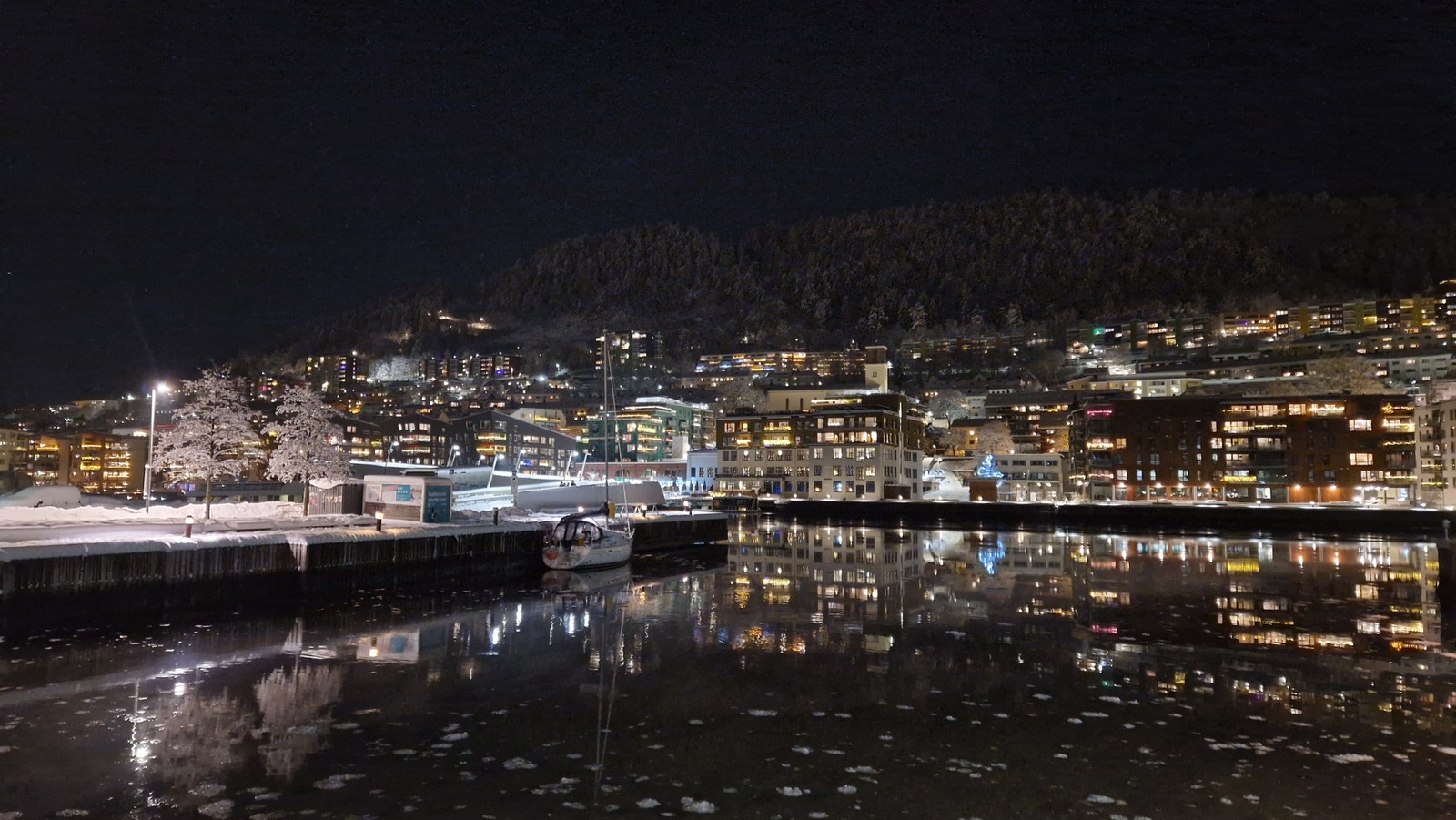 Rolig nabolag med naturen rett i nærheten Galleribilde