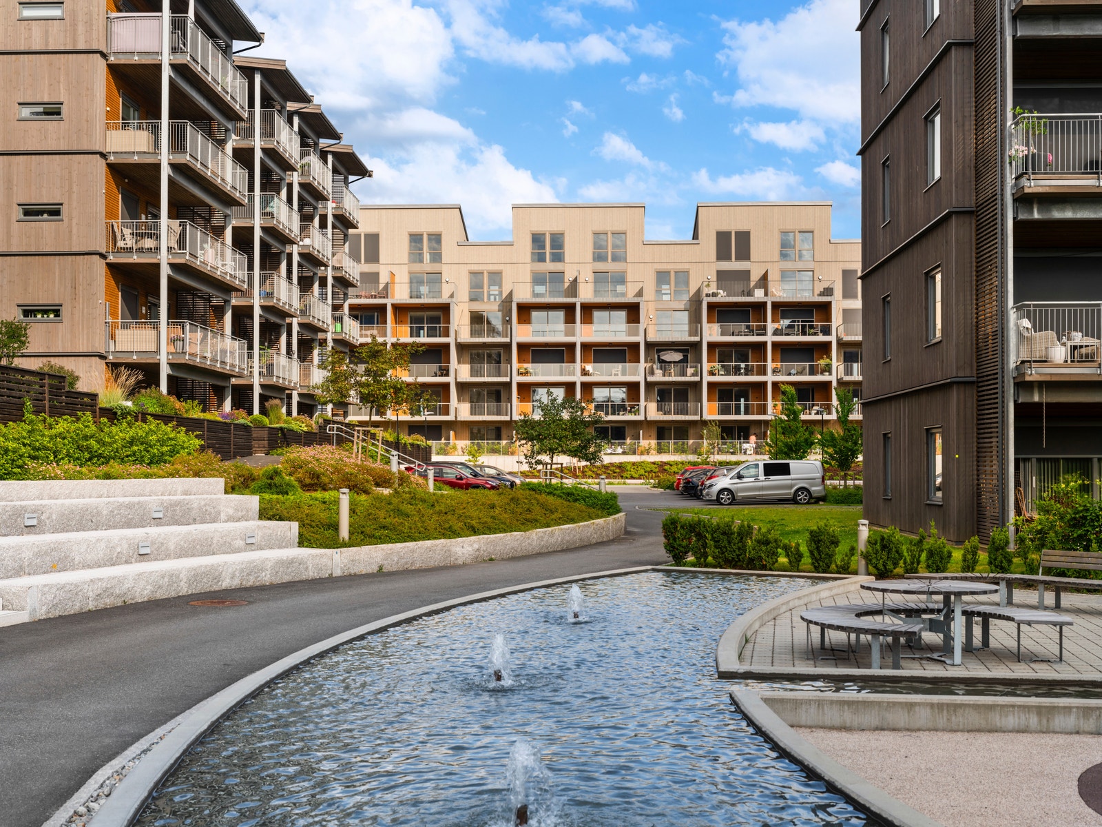 Fra leiligheten har man utsikt til fonteneanlegg Galleribilde