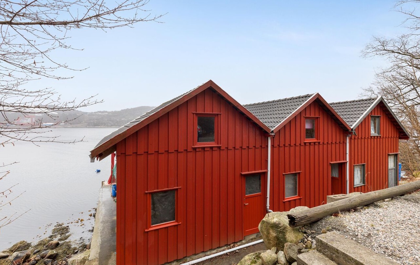 Aktuell båthus er den i midten. Galleribilde
