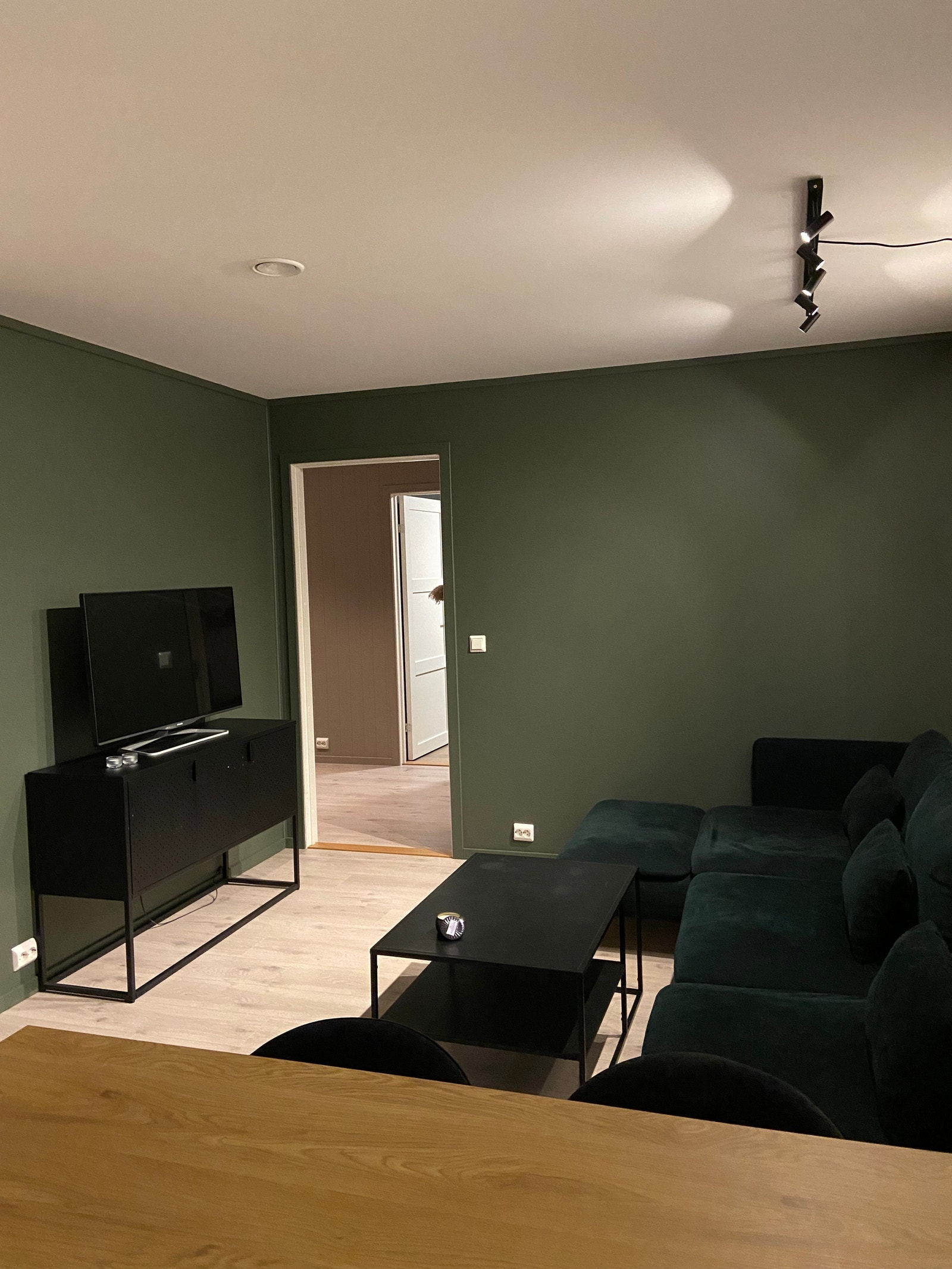 Stue sett fra spisestue Galleribilde