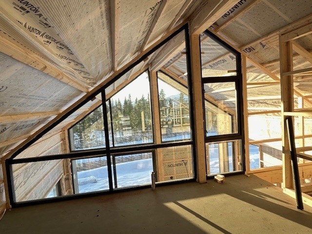 B1S under oppføring tomt 10. Bilde tatt fra TV-stue med glassvegg mot hovedstue Galleribilde